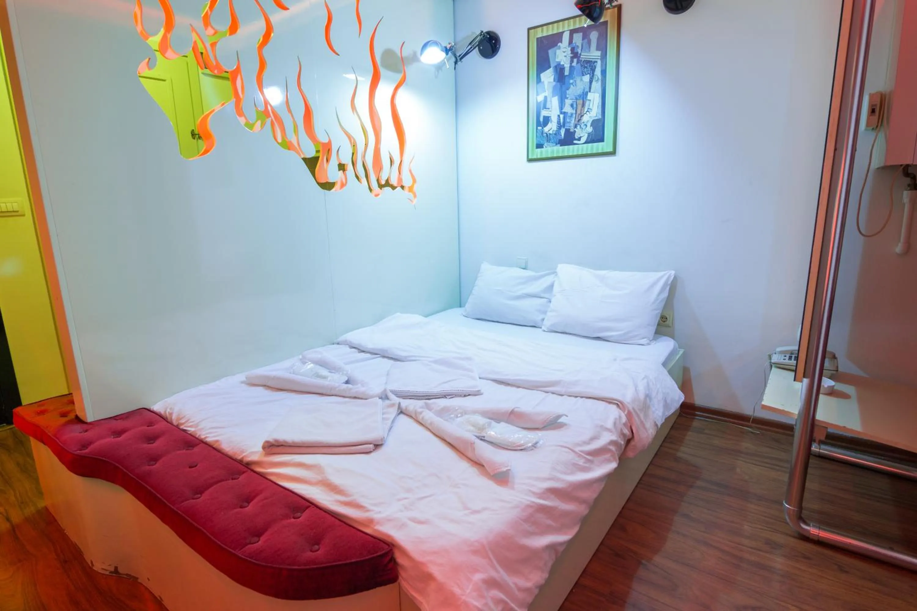 Photo of the whole room, Bed in Element Suites