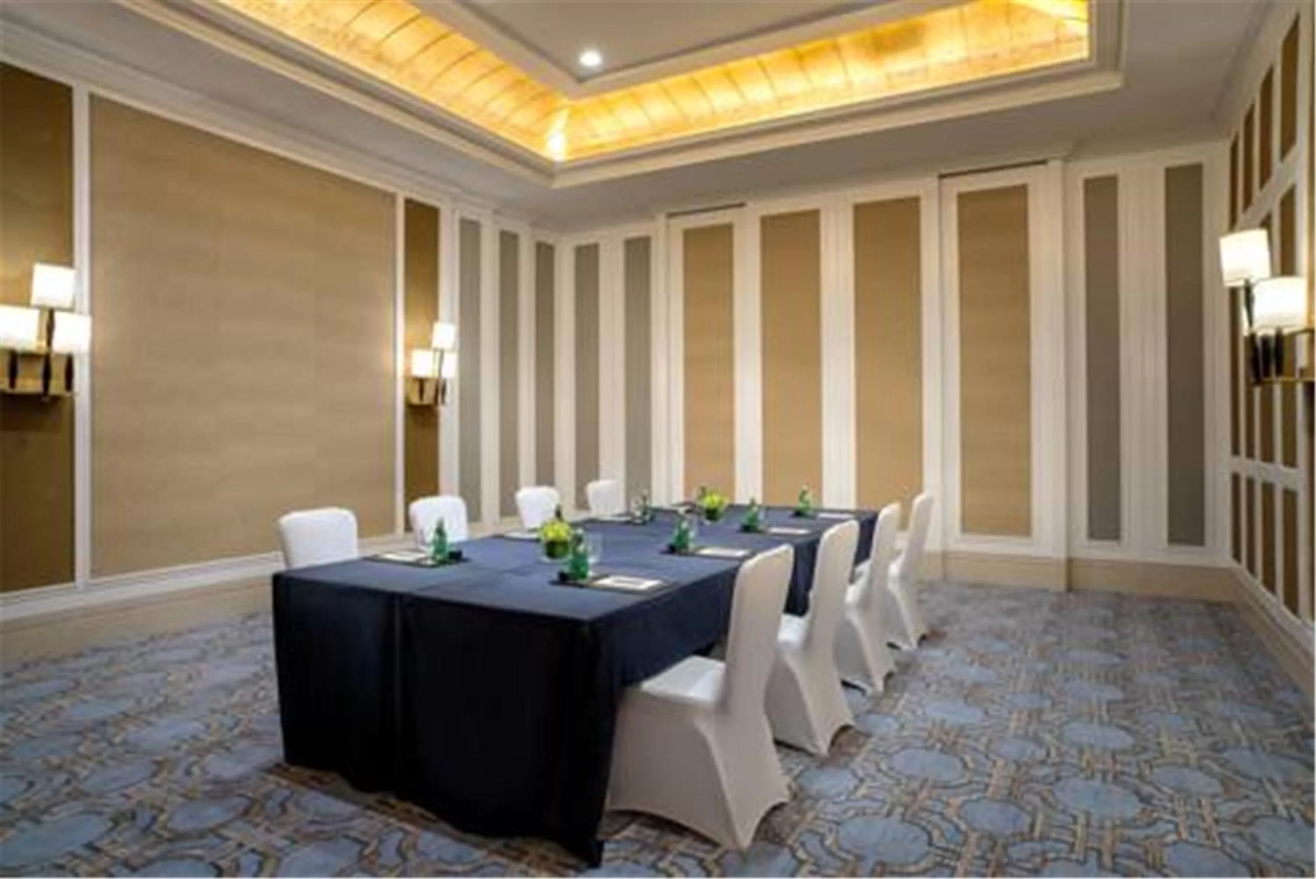 Business facilities in Sofitel Shanghai Hongqiao