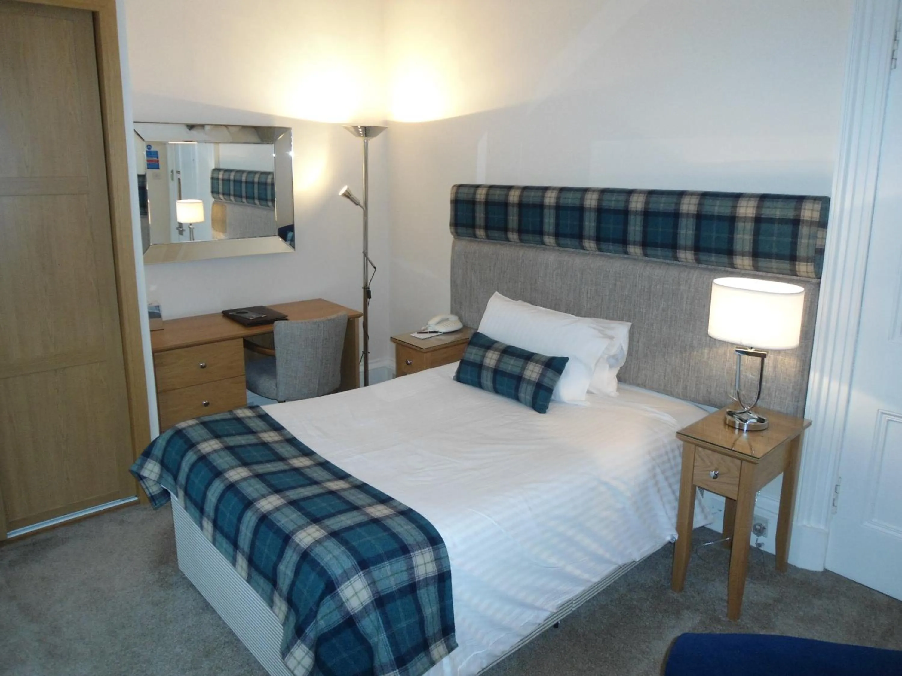 Bedroom, Bed in Links Hotel