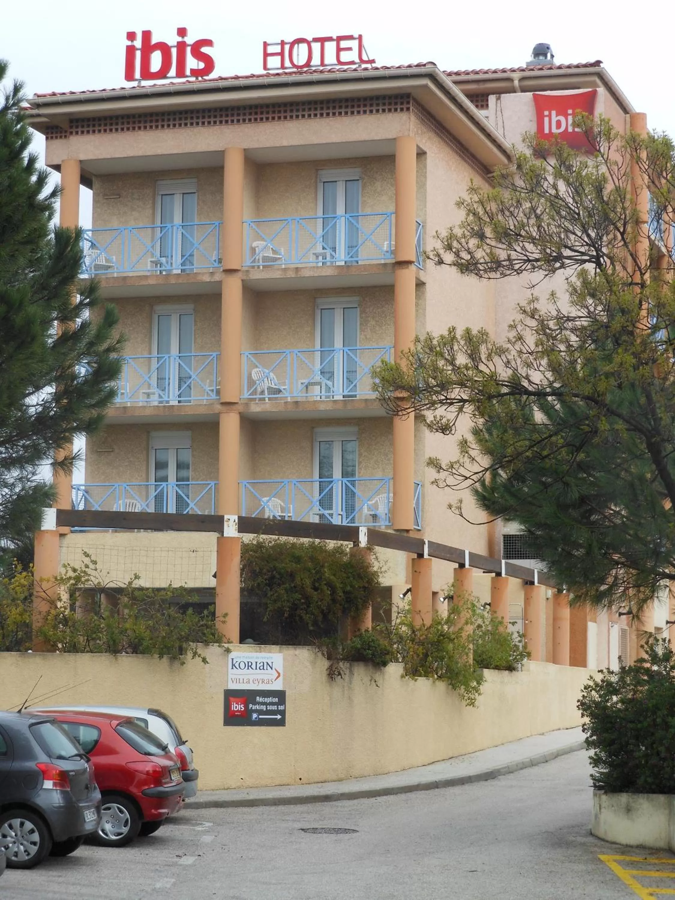 Facade/entrance in ibis Hyeres Centre