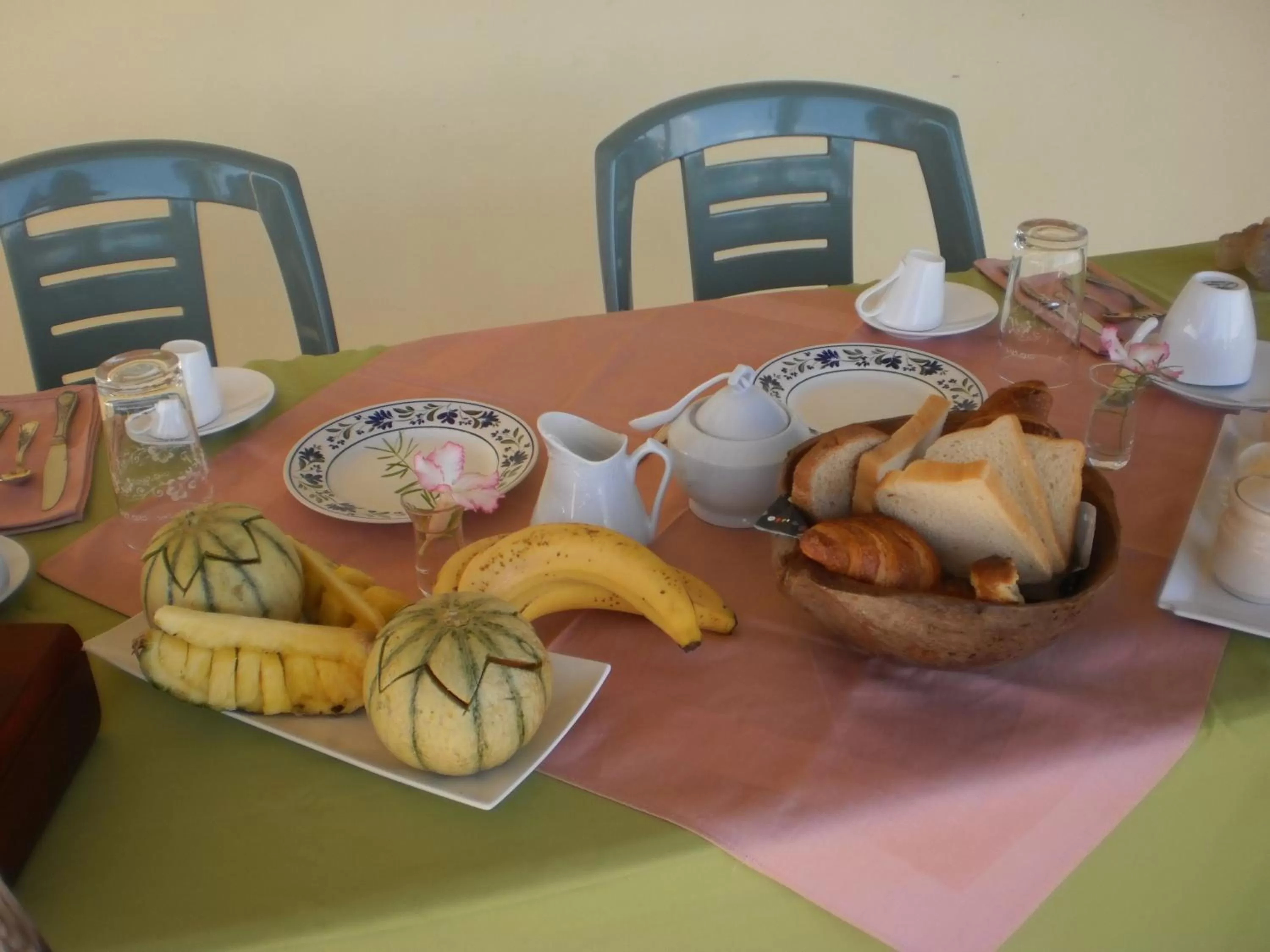 Property building, Breakfast in Bed and breakfast Riviere