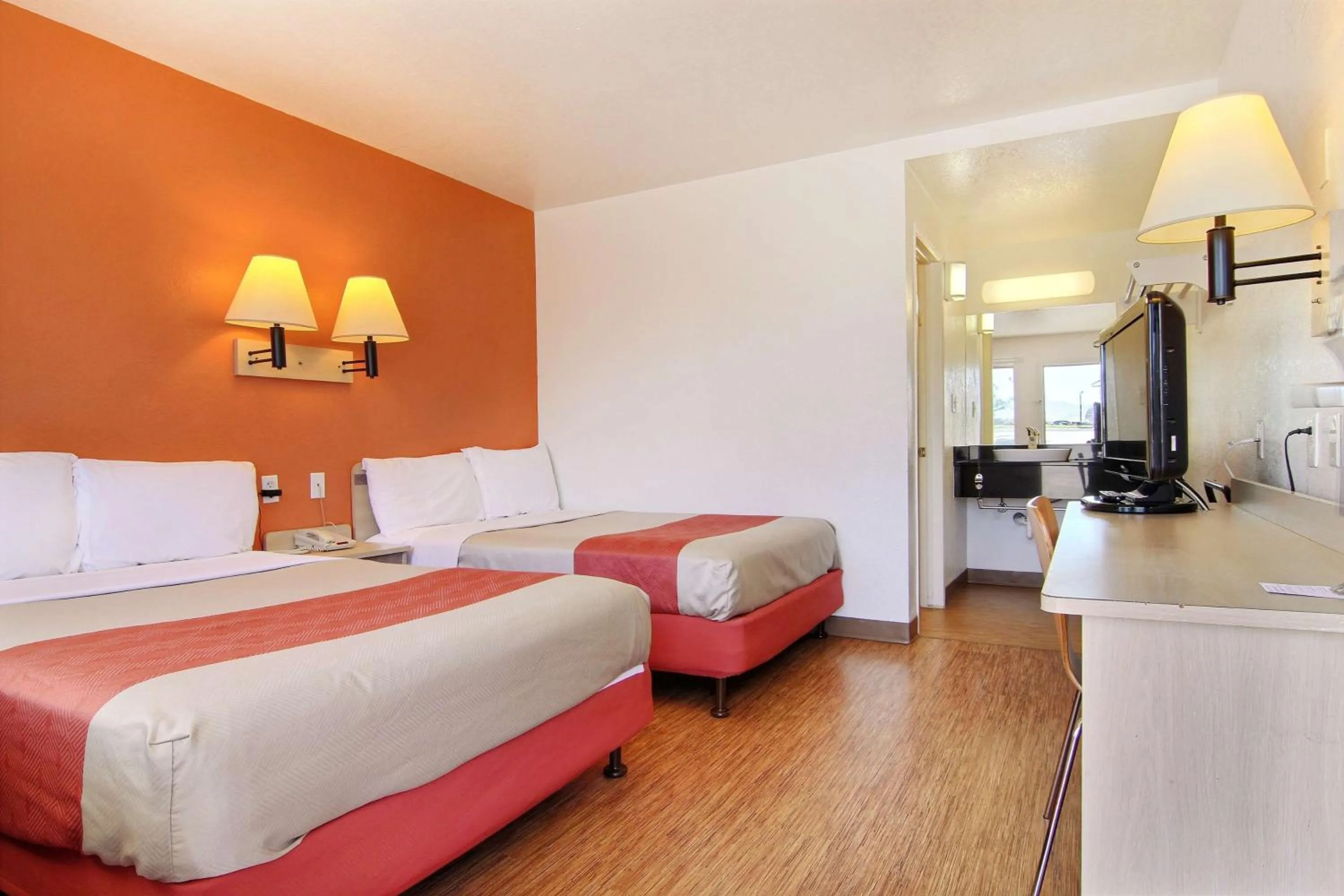 TV and multimedia, Bed in Motel 6-San Angelo, TX