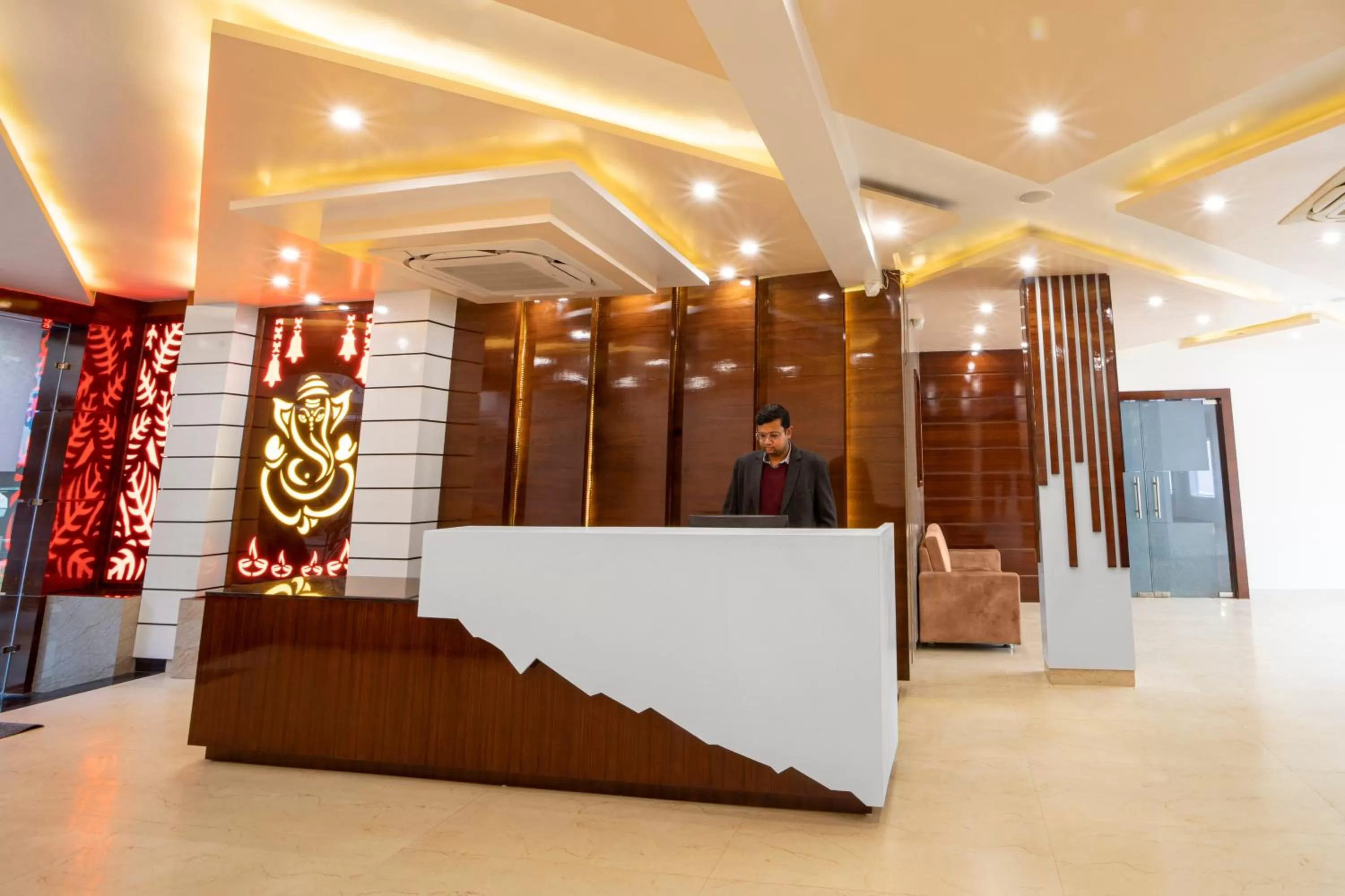 Property building, Lobby/Reception in Hotel Trimurti