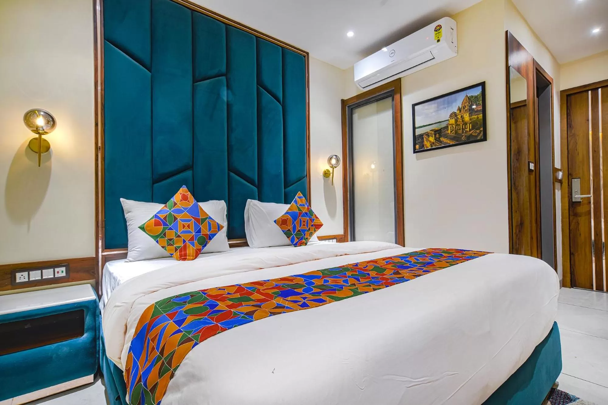 Photo of the whole room, Bed in FabHotel Benchmark