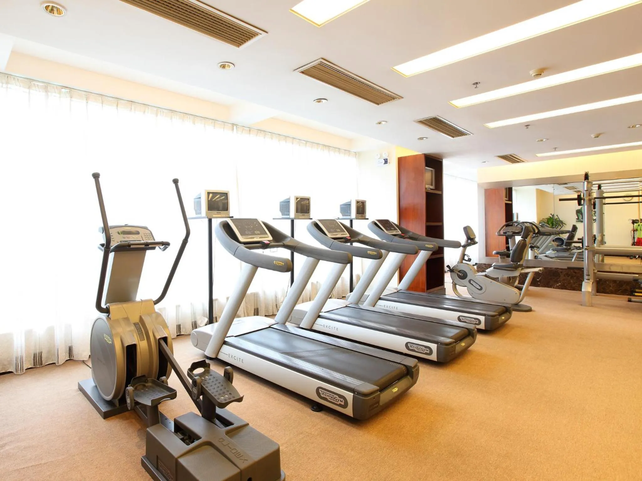 Fitness centre/facilities in Grand International Hotel