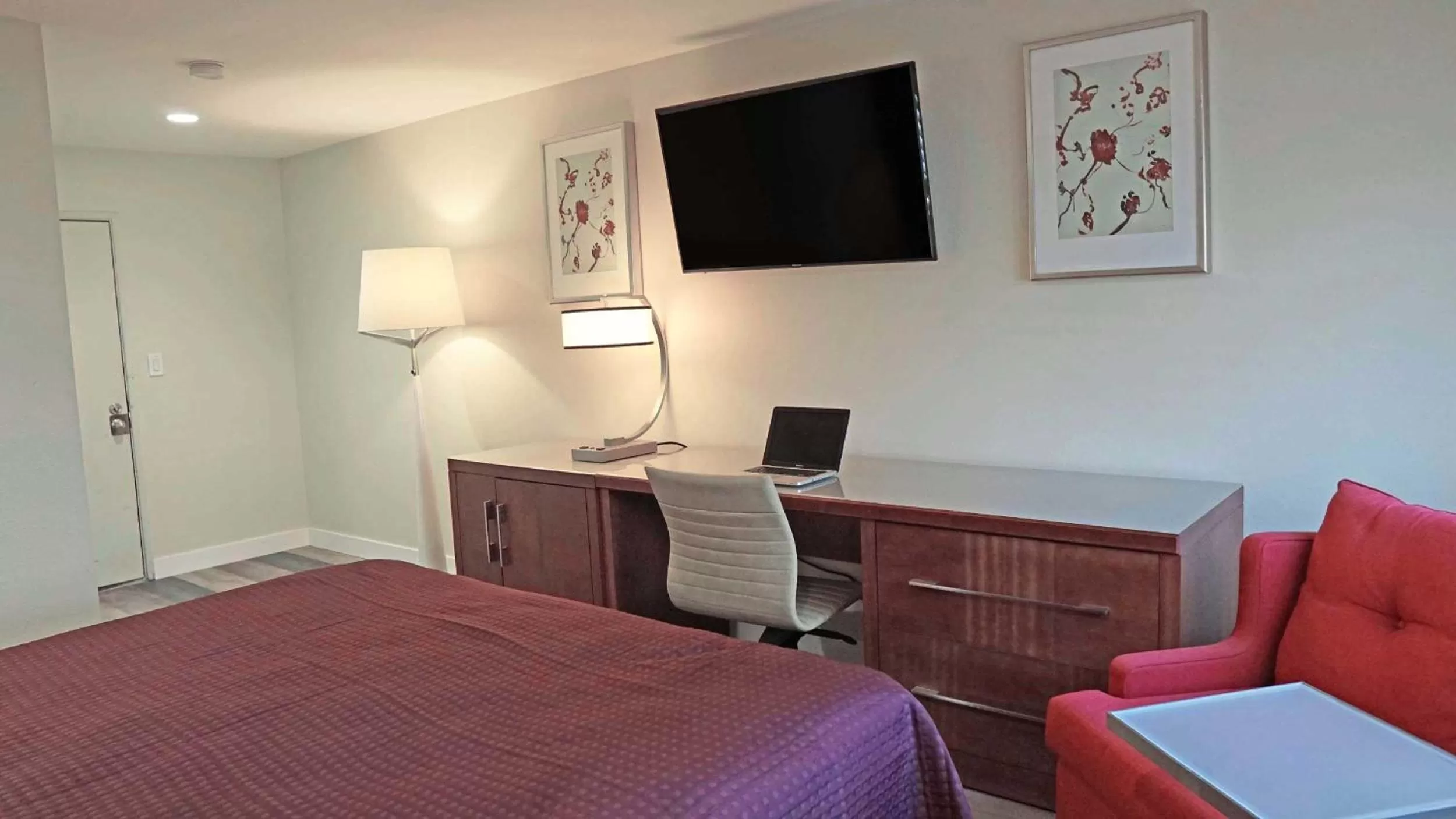 Bed in Del Mar Motel