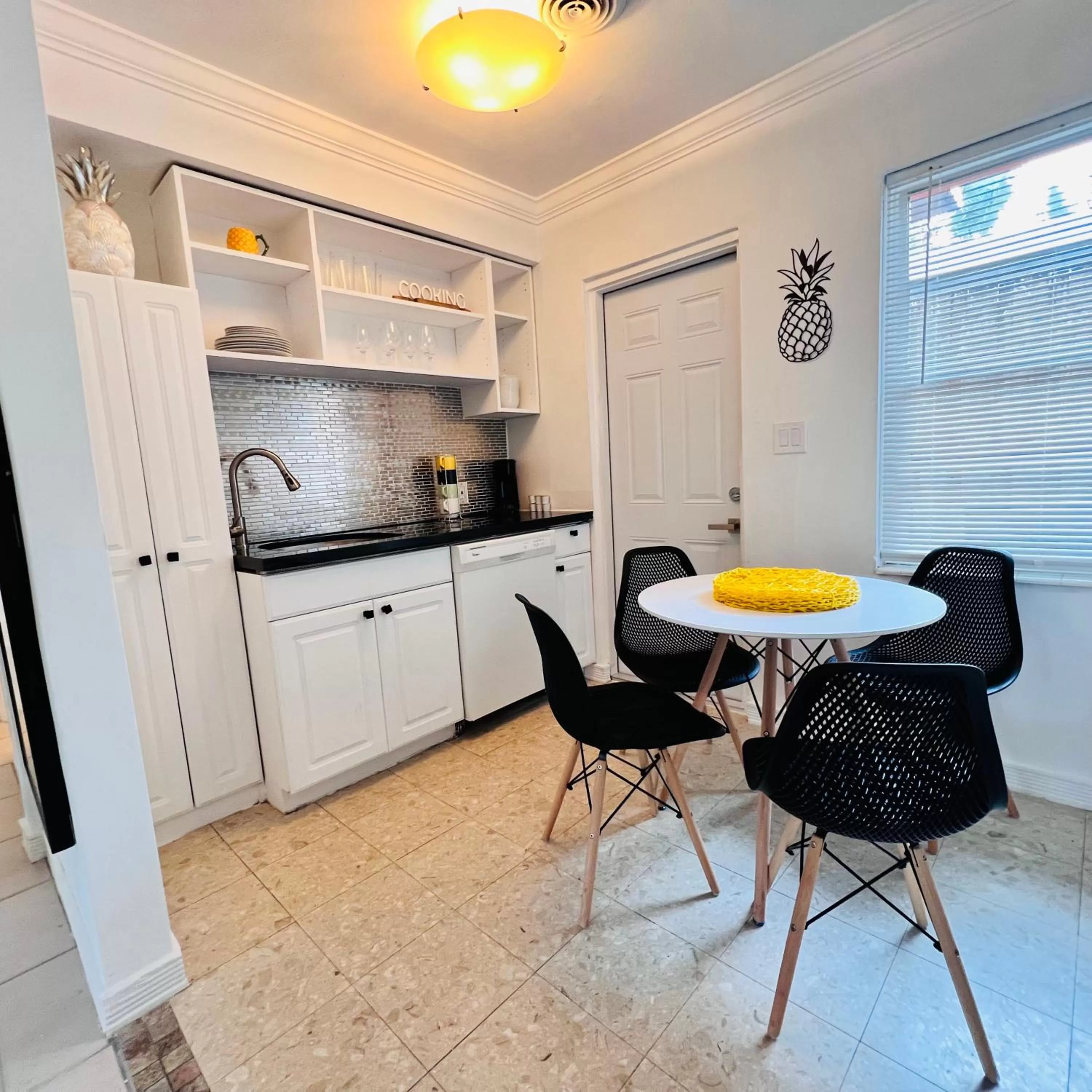 Kitchen or kitchenette in CocoBay 2BR Condos Near Beach, Galleria Mall, Wilton Manors, Cruise Port