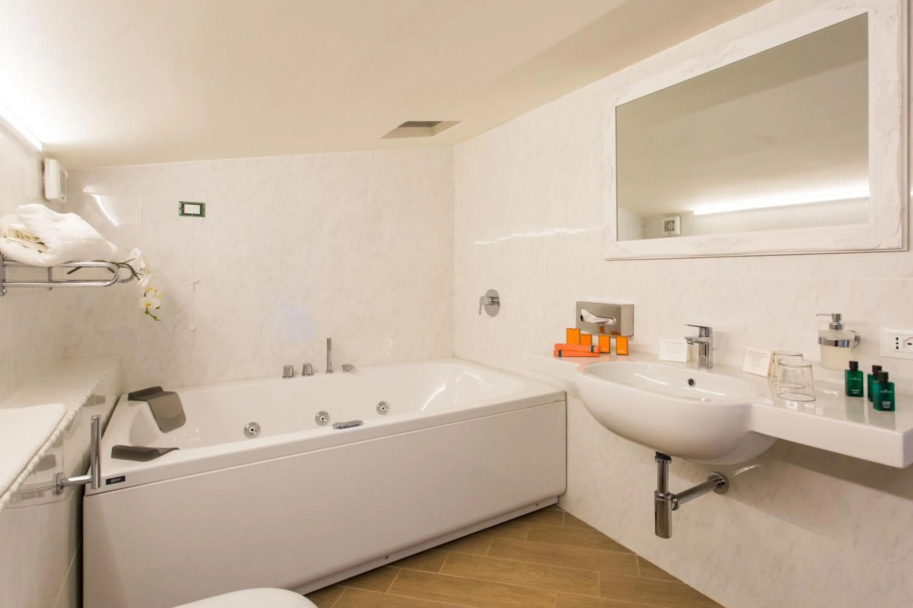 Hot Tub in Marina Holiday & Spa