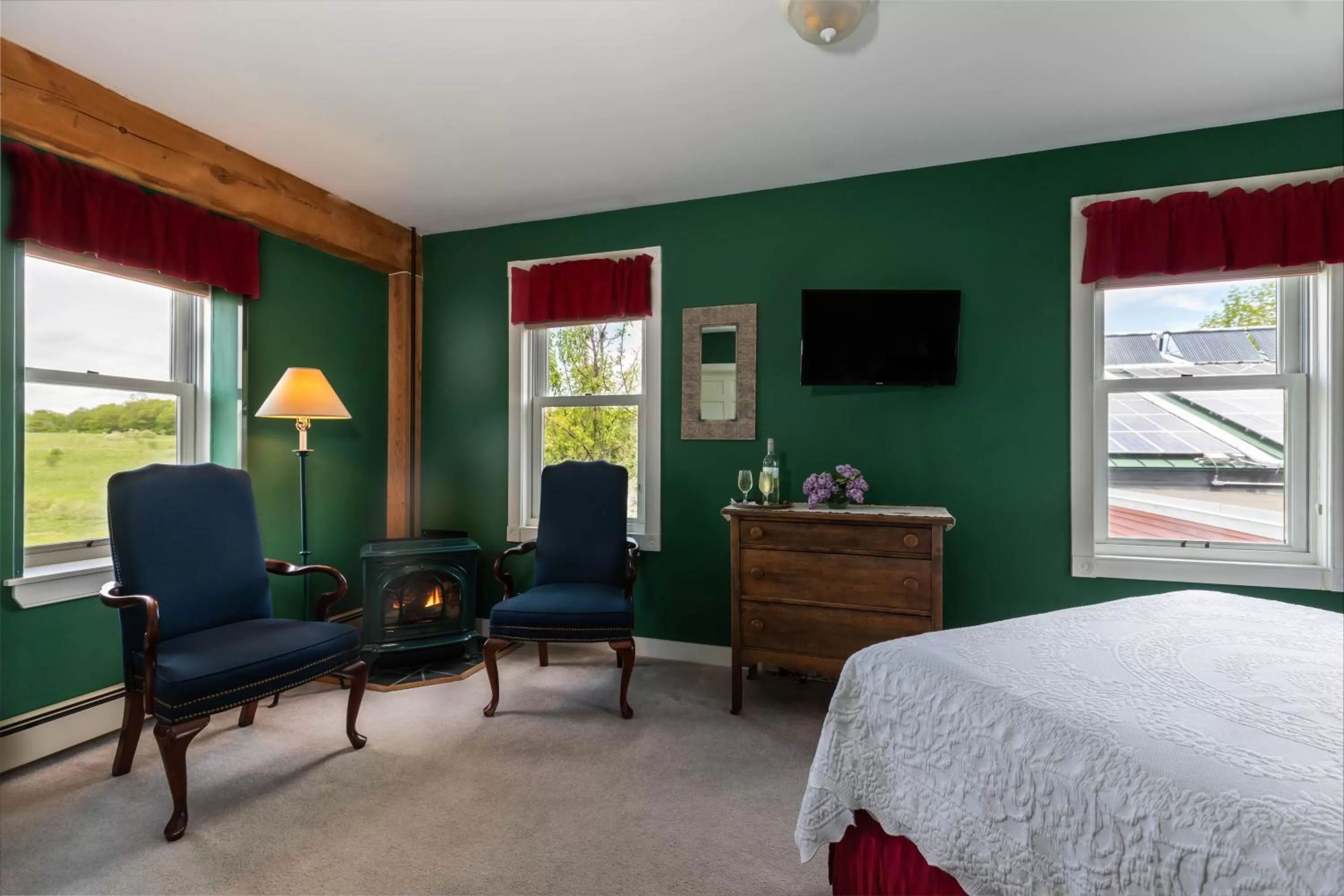 Photo of the whole room, Bed in Maple Hill Farm Inn