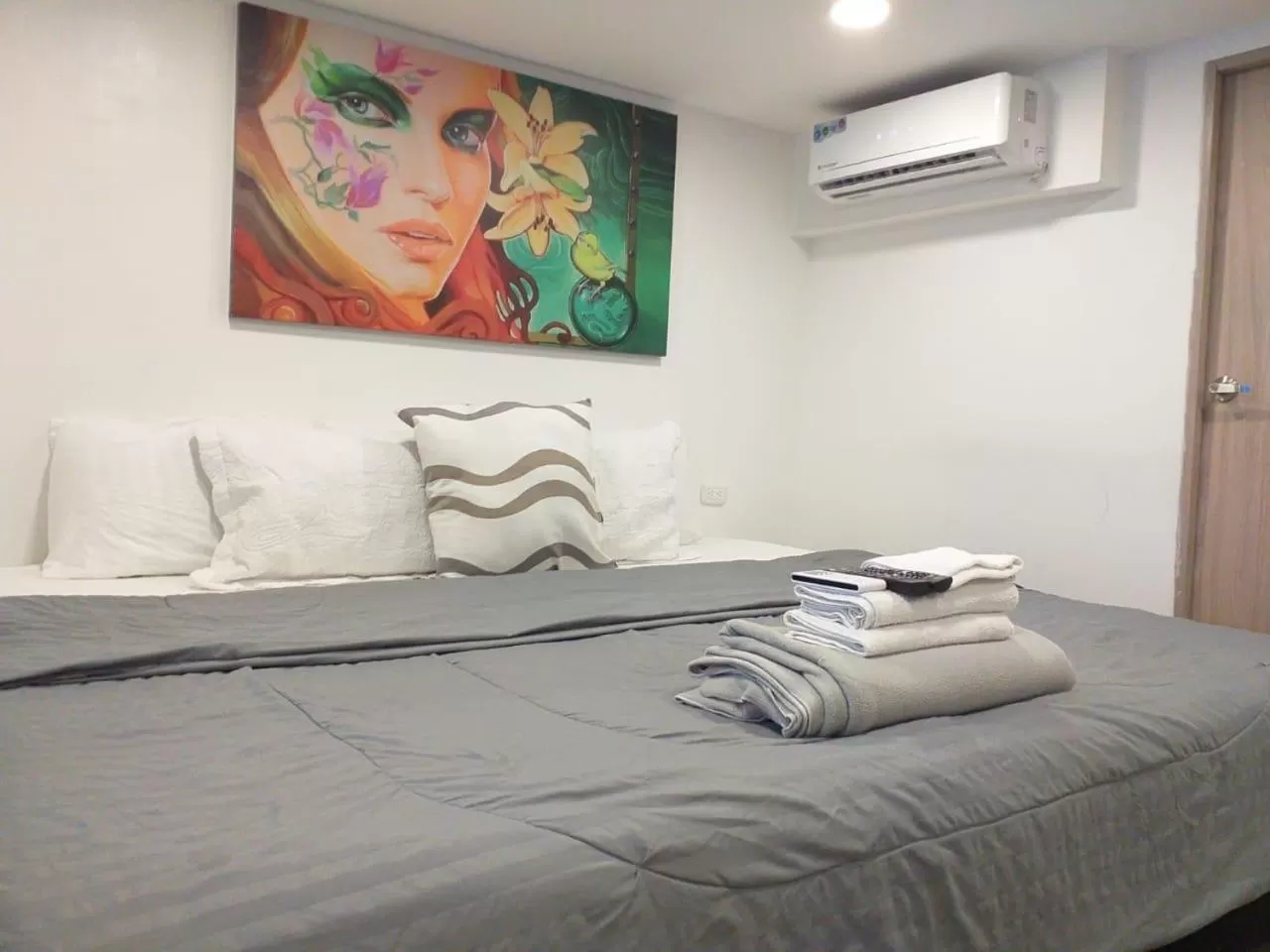 Bed in Bahia 79 Apartasuites Cerca al Centro