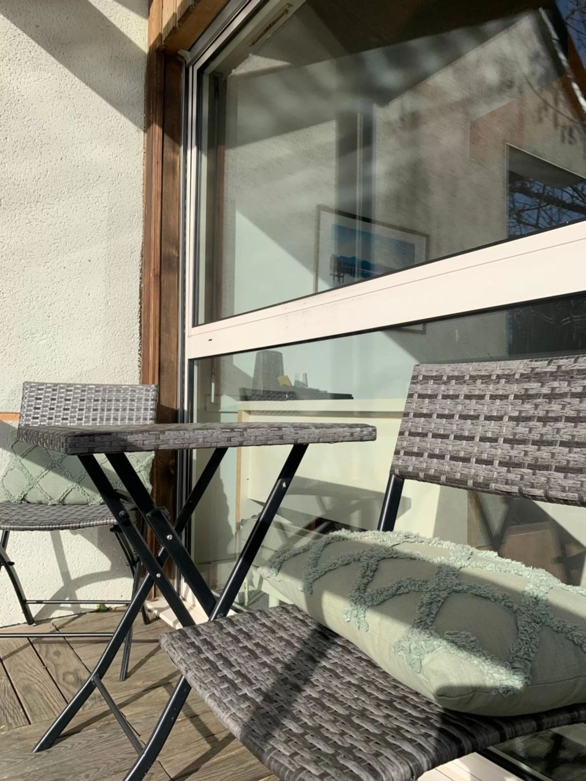 Balcony/Terrace in Hôtel L'ile Du Saussay