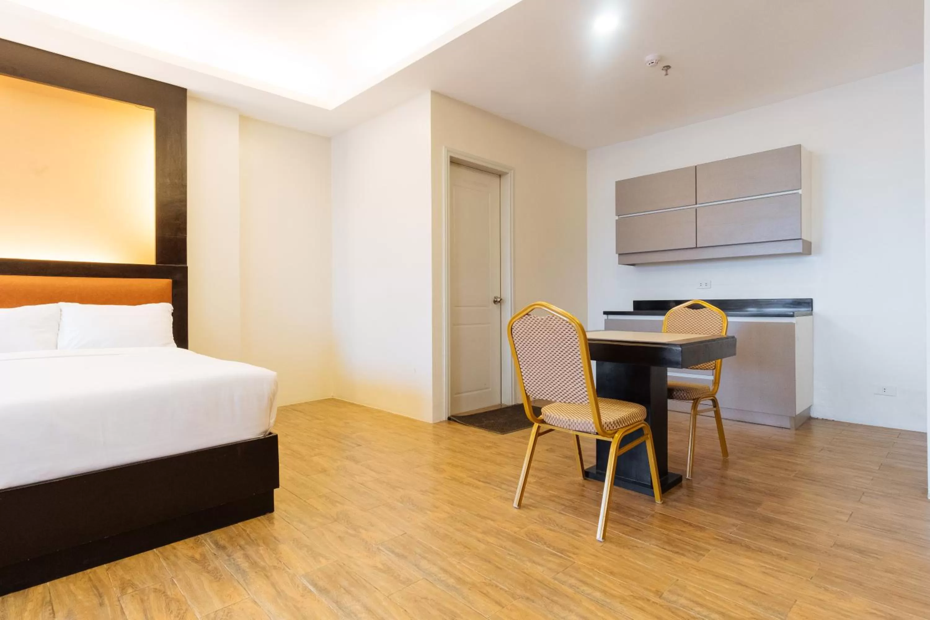 Bed in Northpointe Residences