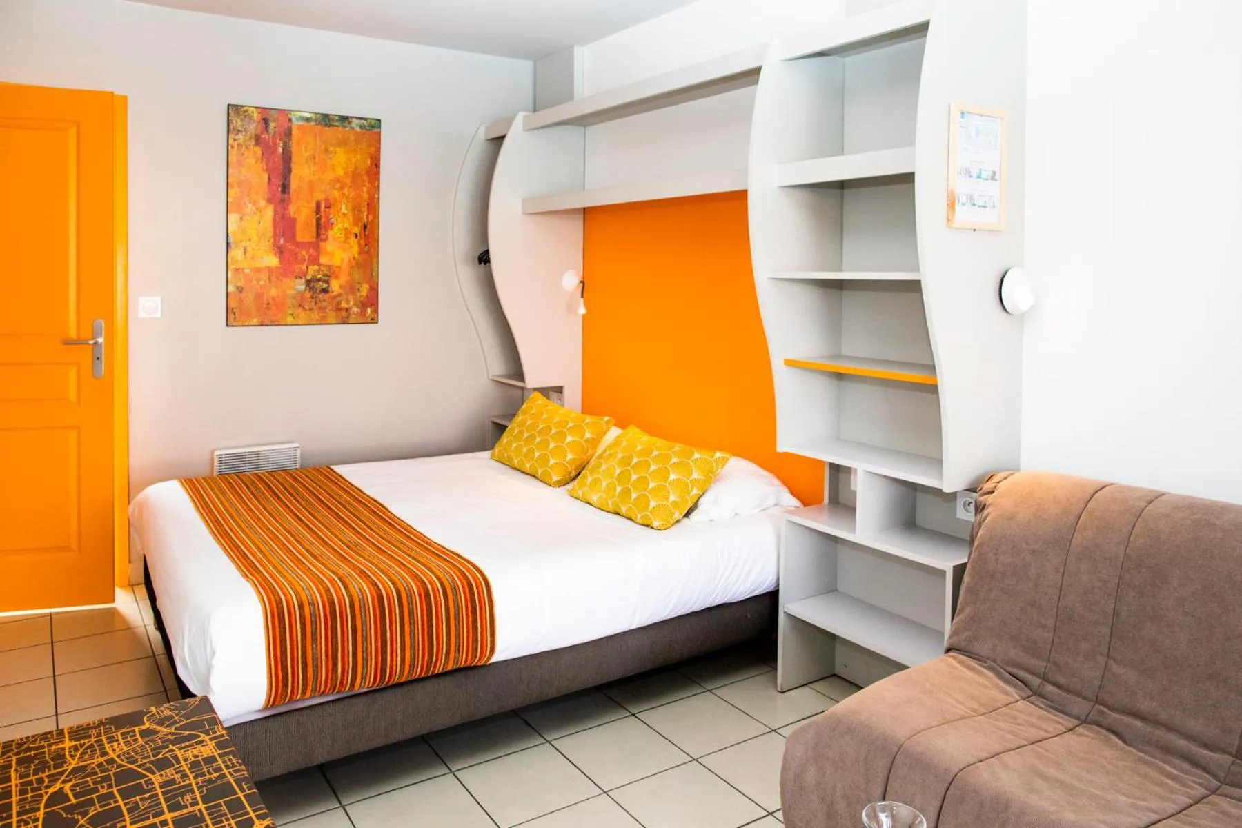 Photo of the whole room, Bed in Hôtel de Ré, "The Originals Résidence"