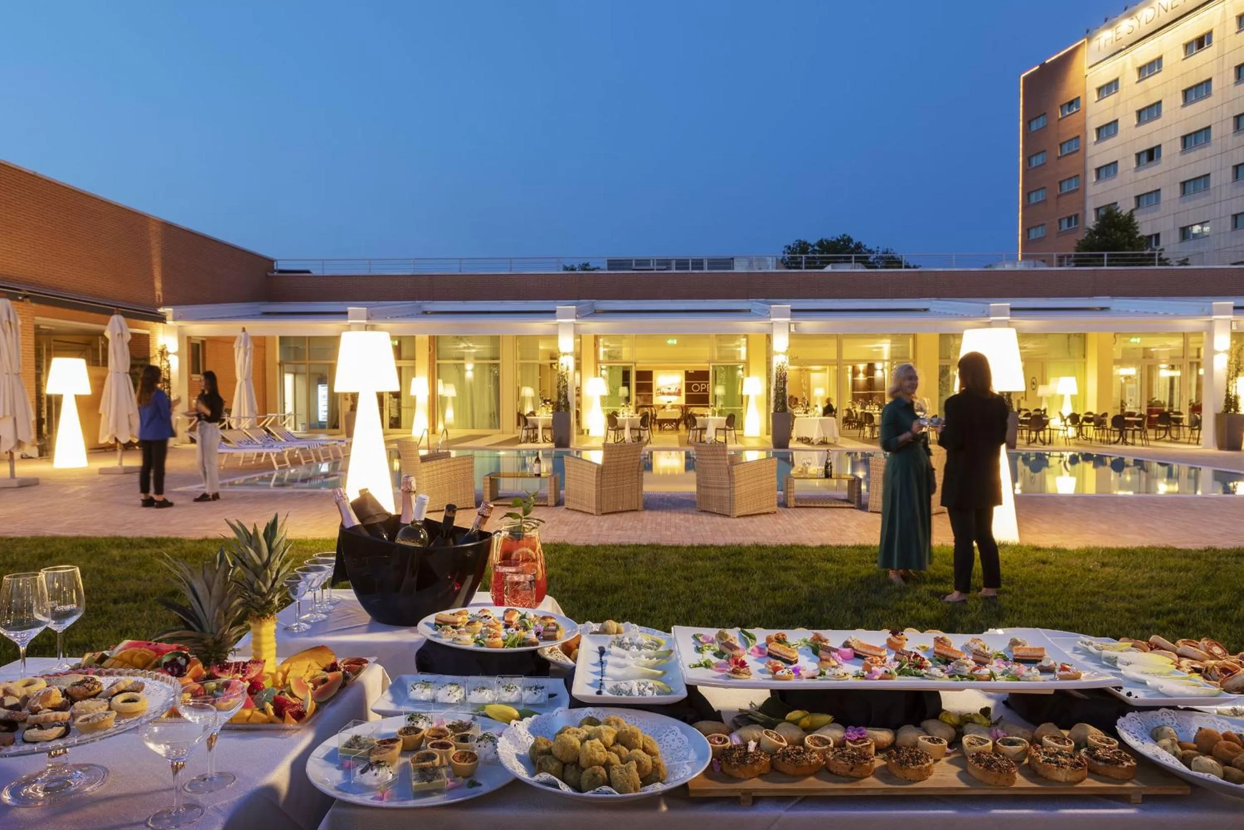 Lounge or bar in The Sydney Hotel