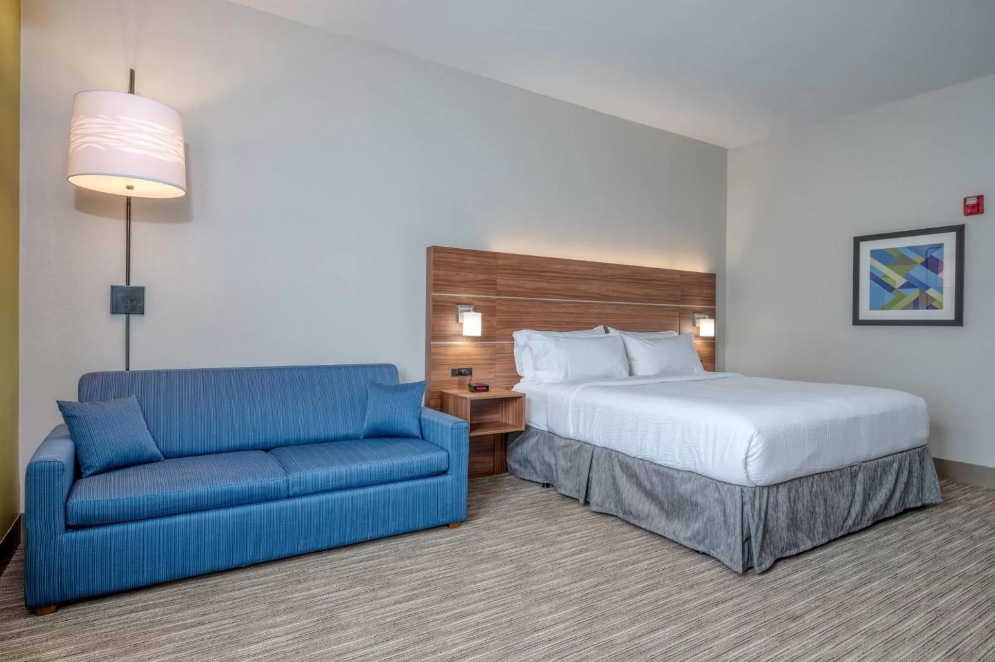Photo of the whole room, Bed in Holiday Inn Express Hotel & Suites Thornburg-S. Fredericksburg by IHG