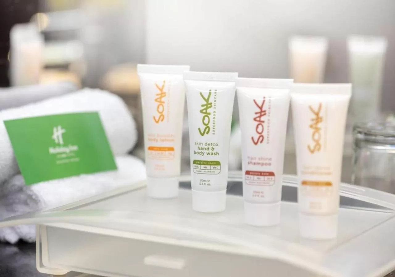 Shower in Holiday Inn Singapore Atrium by IHG