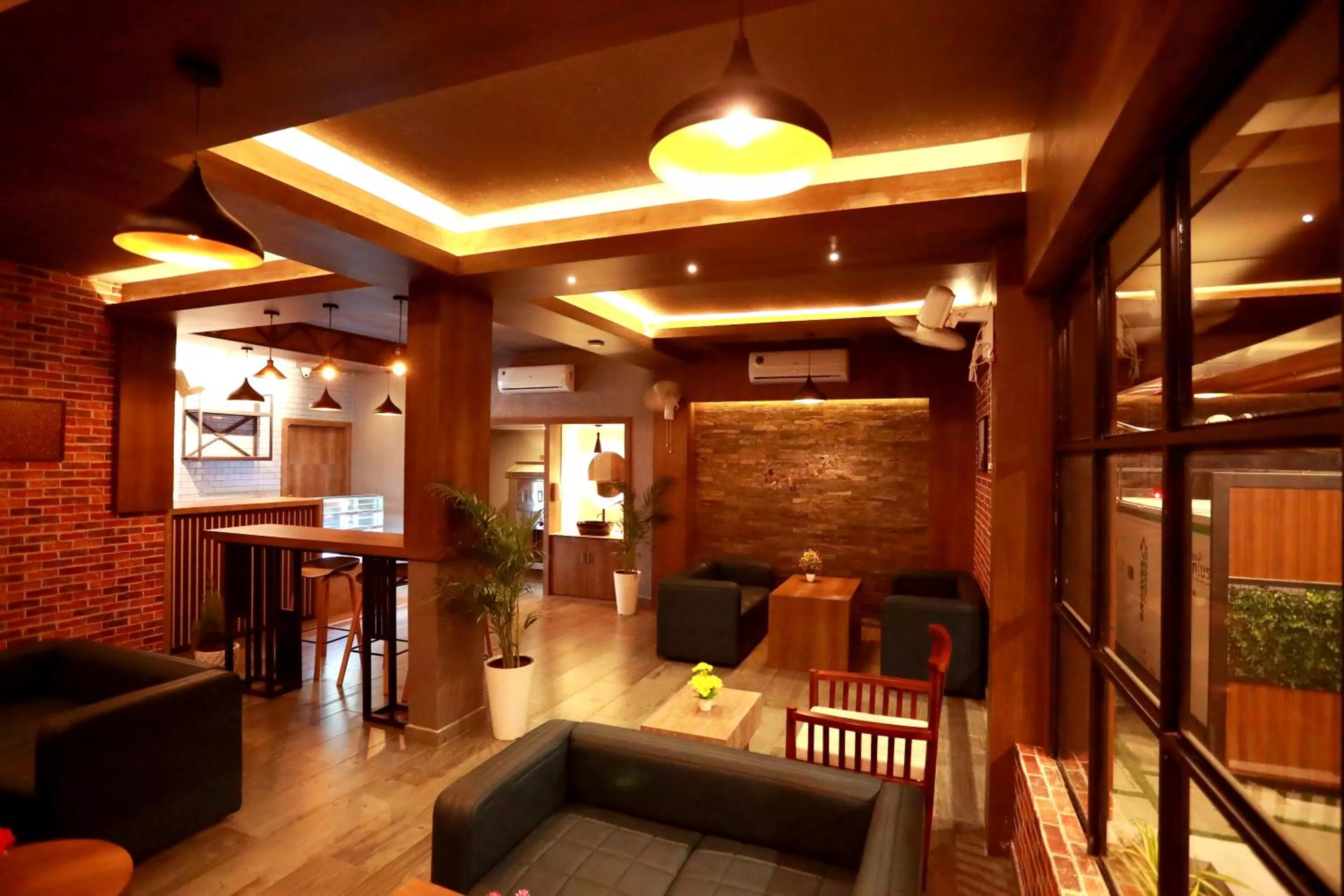 Restaurant/places to eat in ORFILA INN Airport Hotel