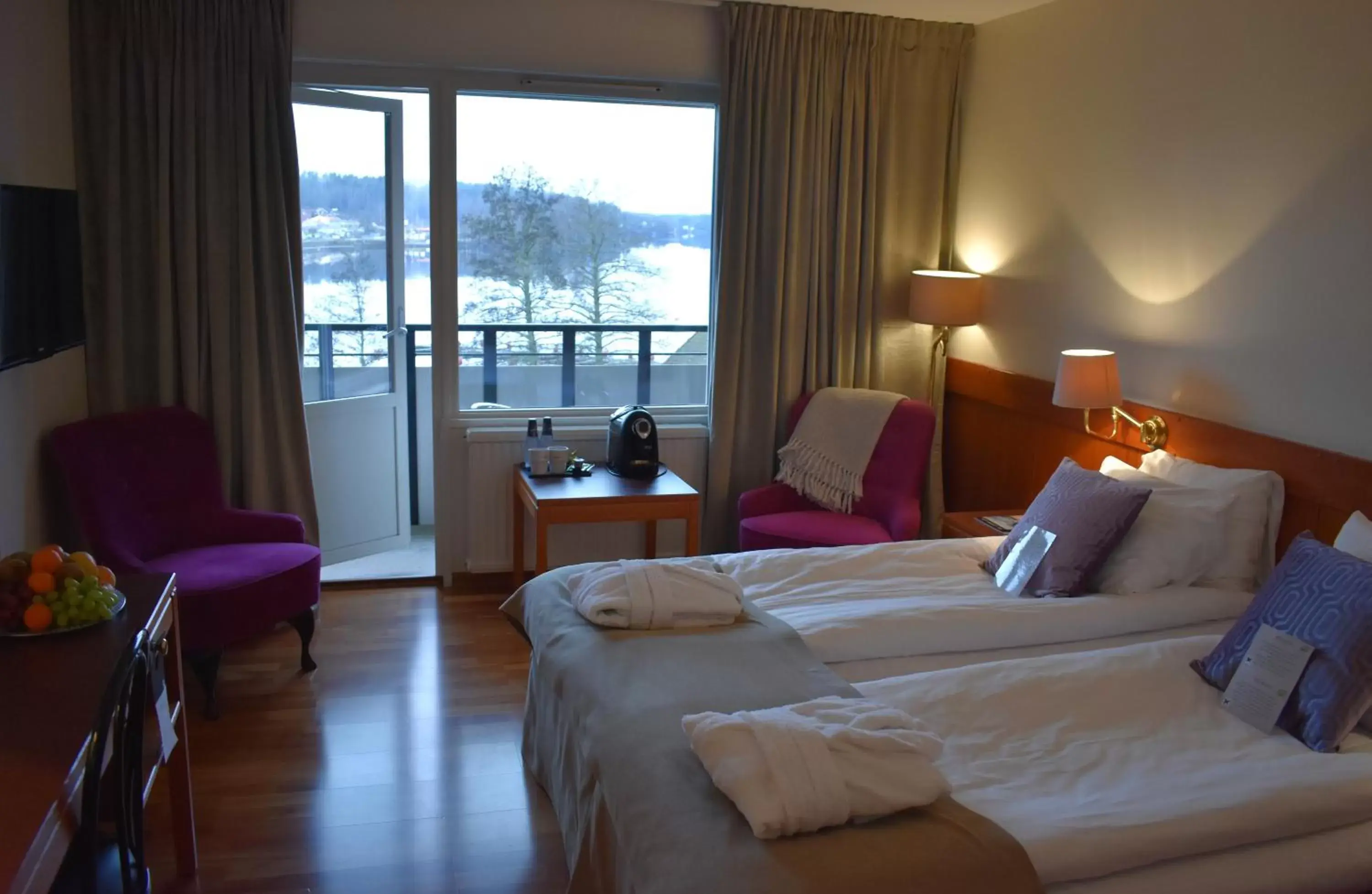 Superior Twin Room with Lake View in First Hotel Bengtsfors Superior Twin Room with Lake View in First Hotel Bengtsfors