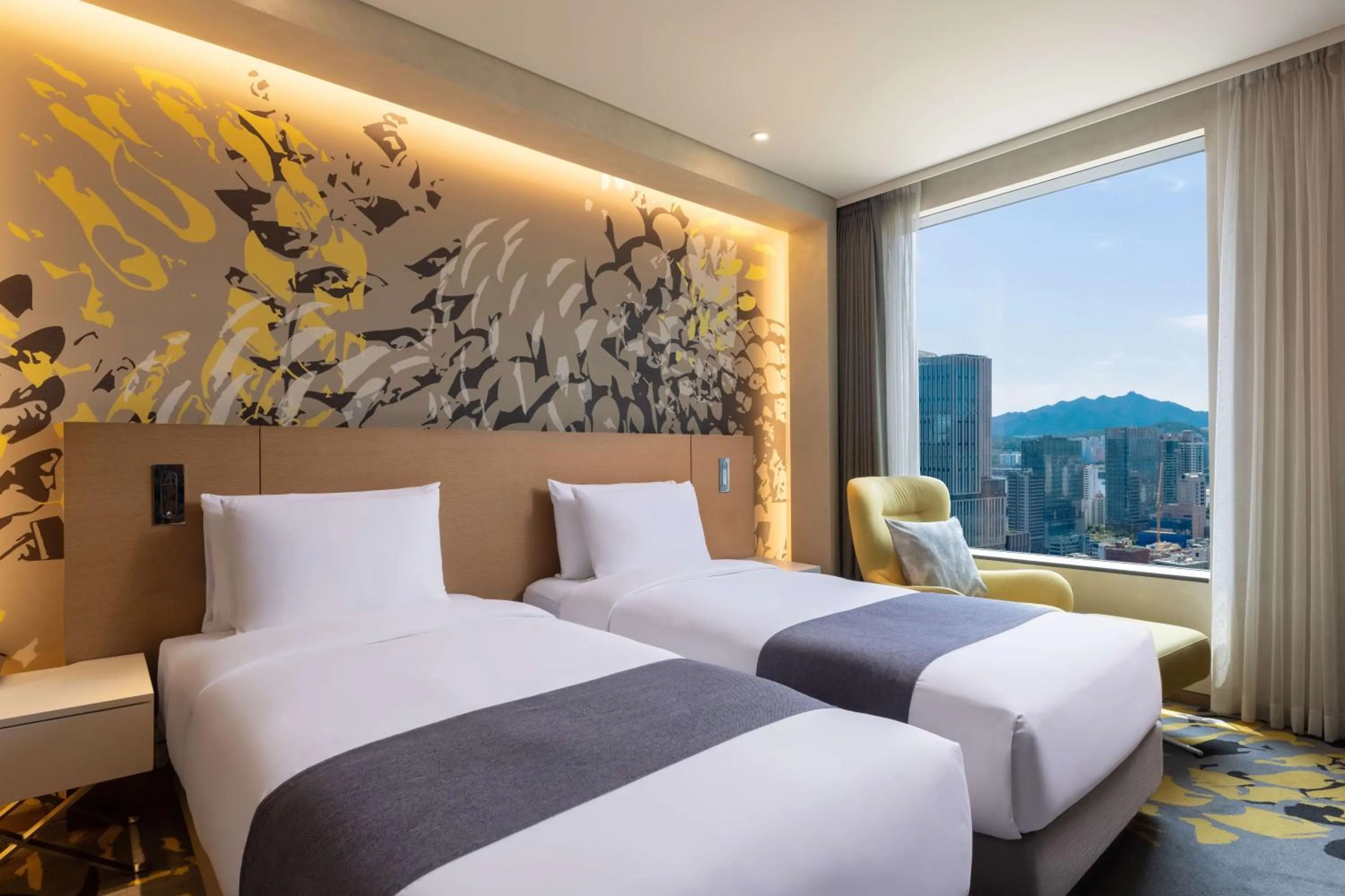 Bed in Novotel Suites Ambassador Seoul Yongsan