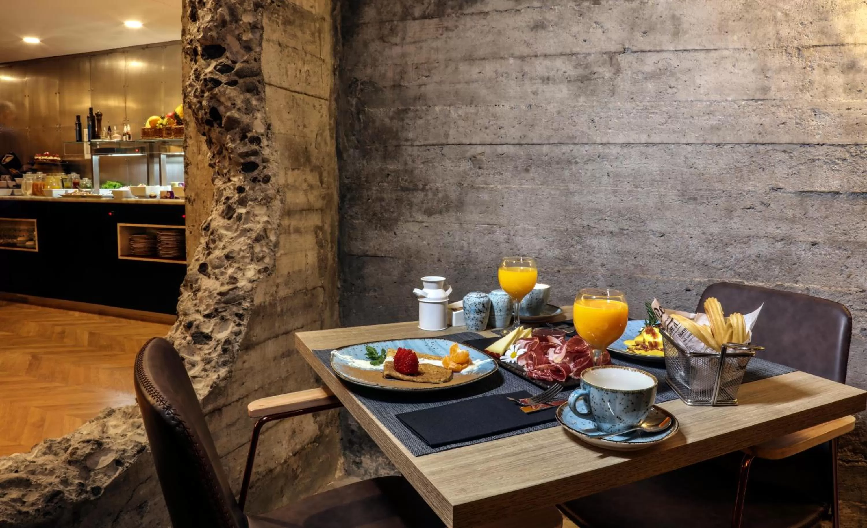 Restaurant/places to eat in Design Plus Bex Hotel