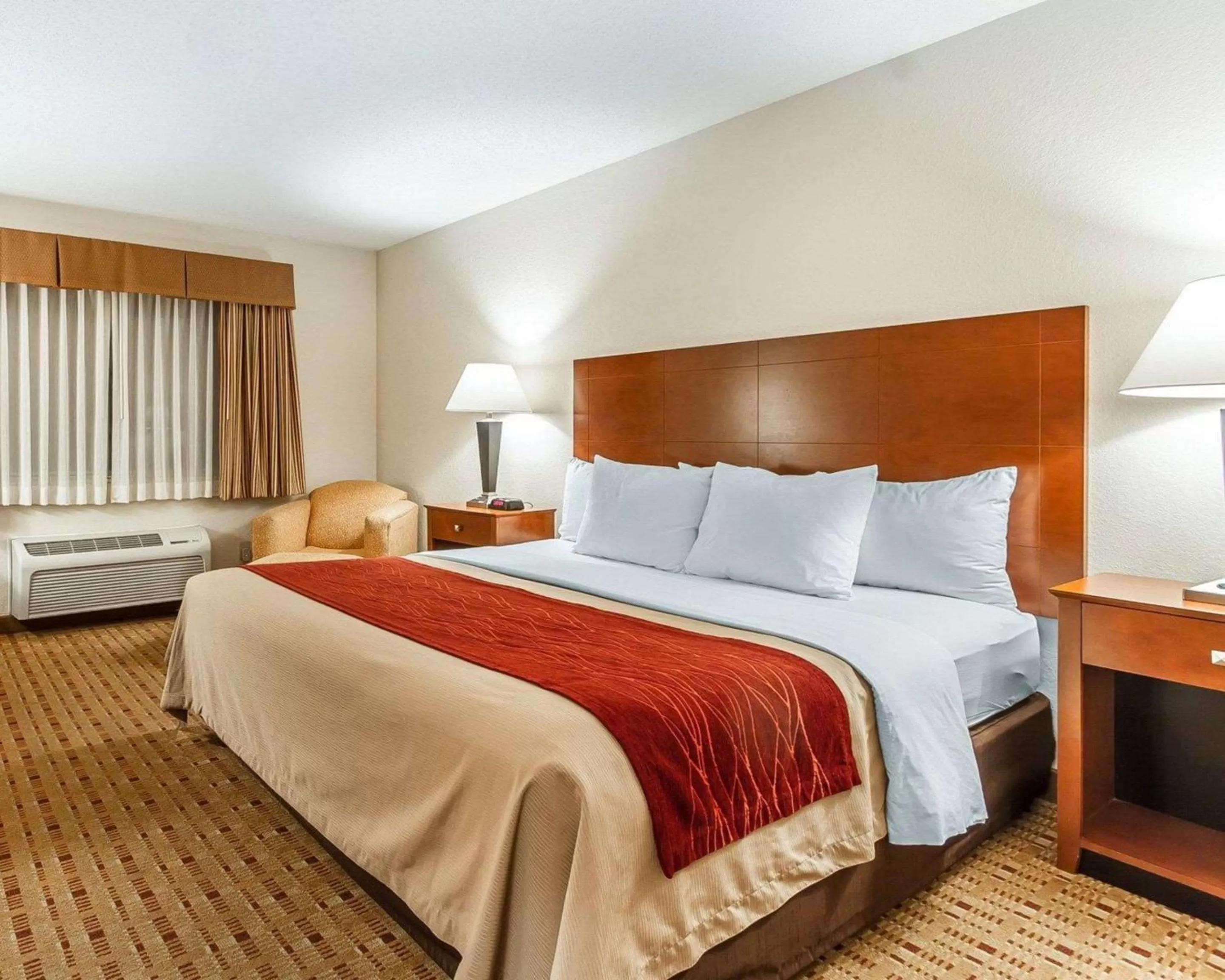 Photo of the whole room, Bed in Quality Inn & Suites Eau Claire University Area