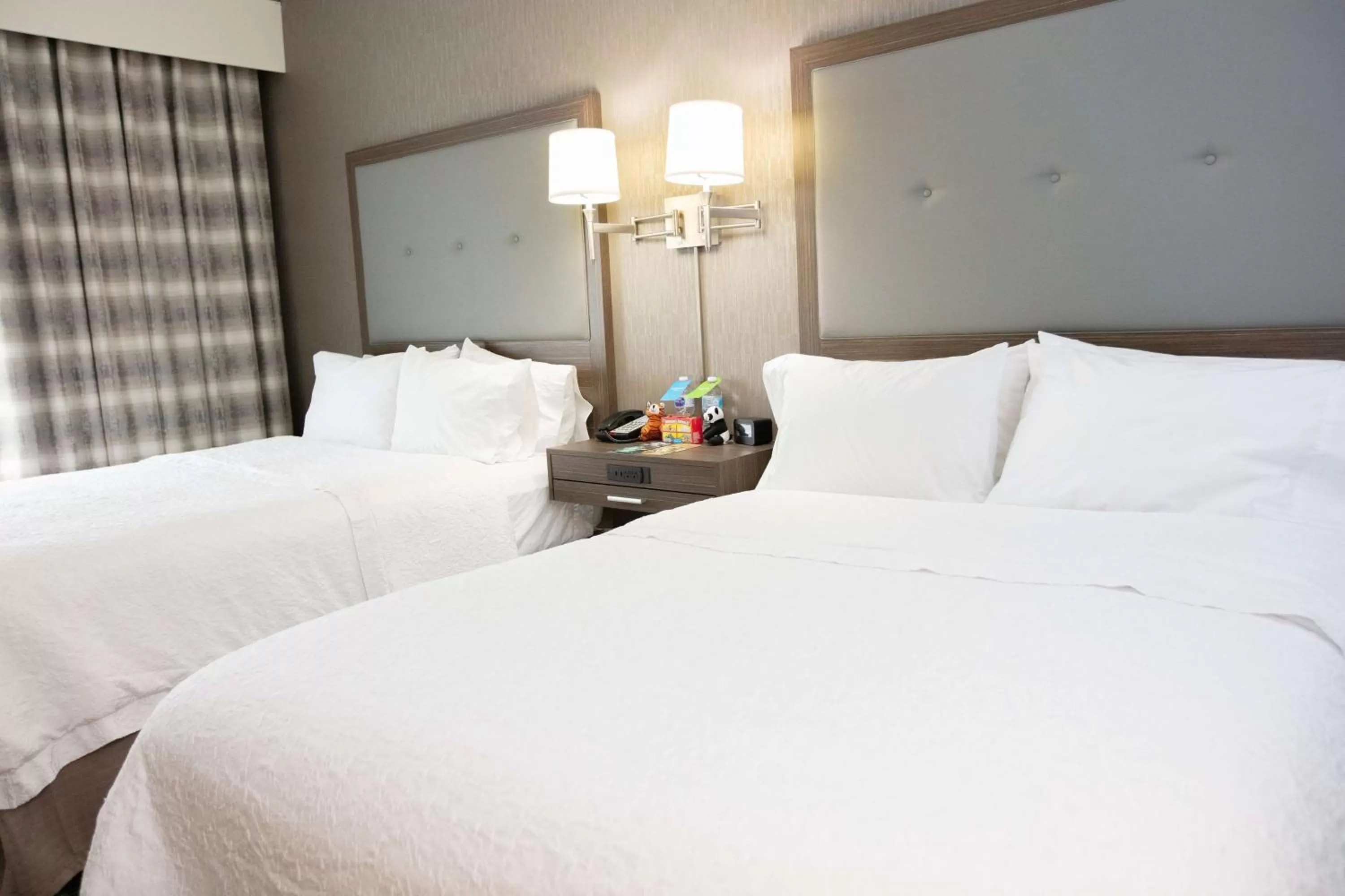 Bed in Hampton Inn Toledo Oregon