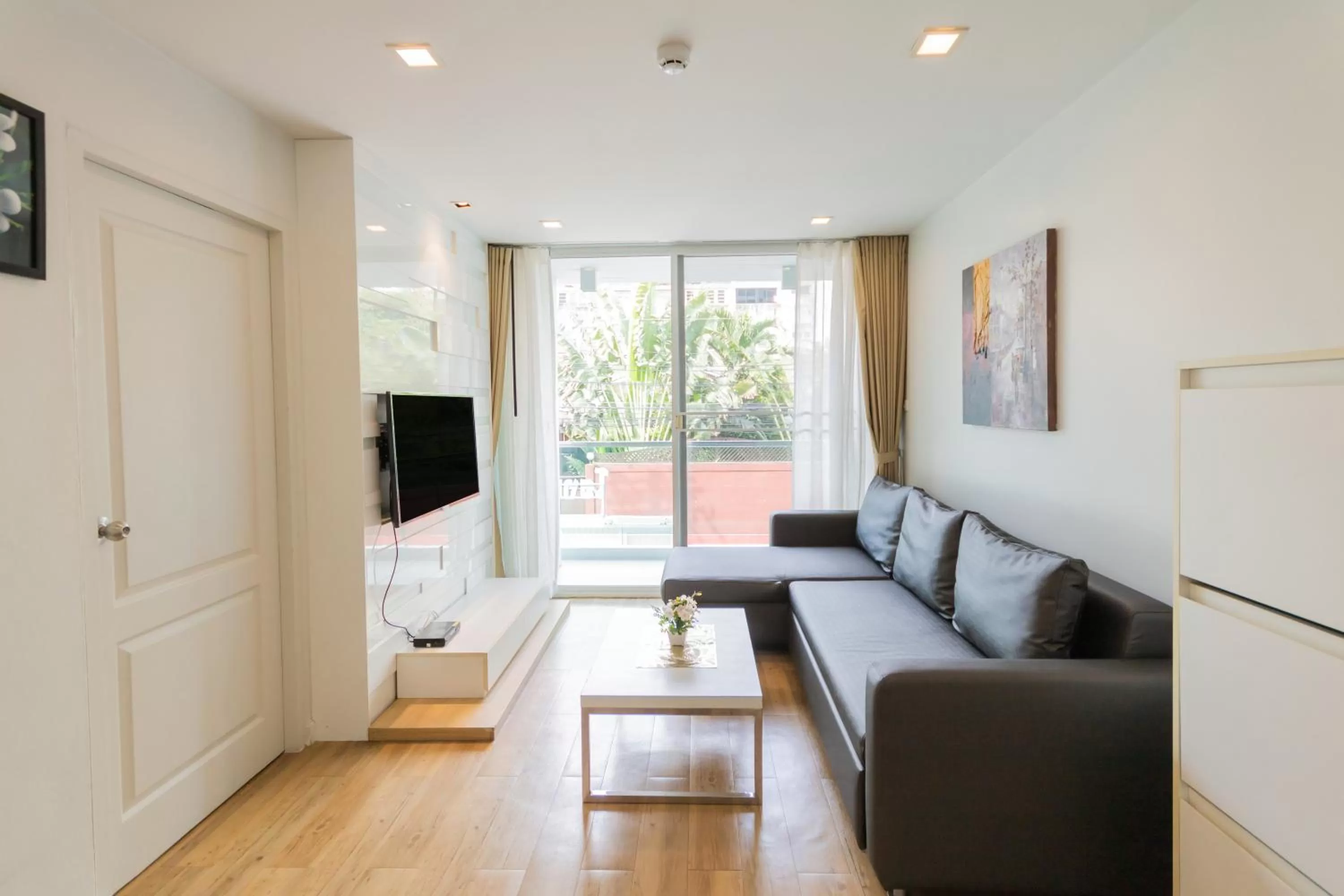 Photo of the whole room in United Residence Ekamai Bangkok