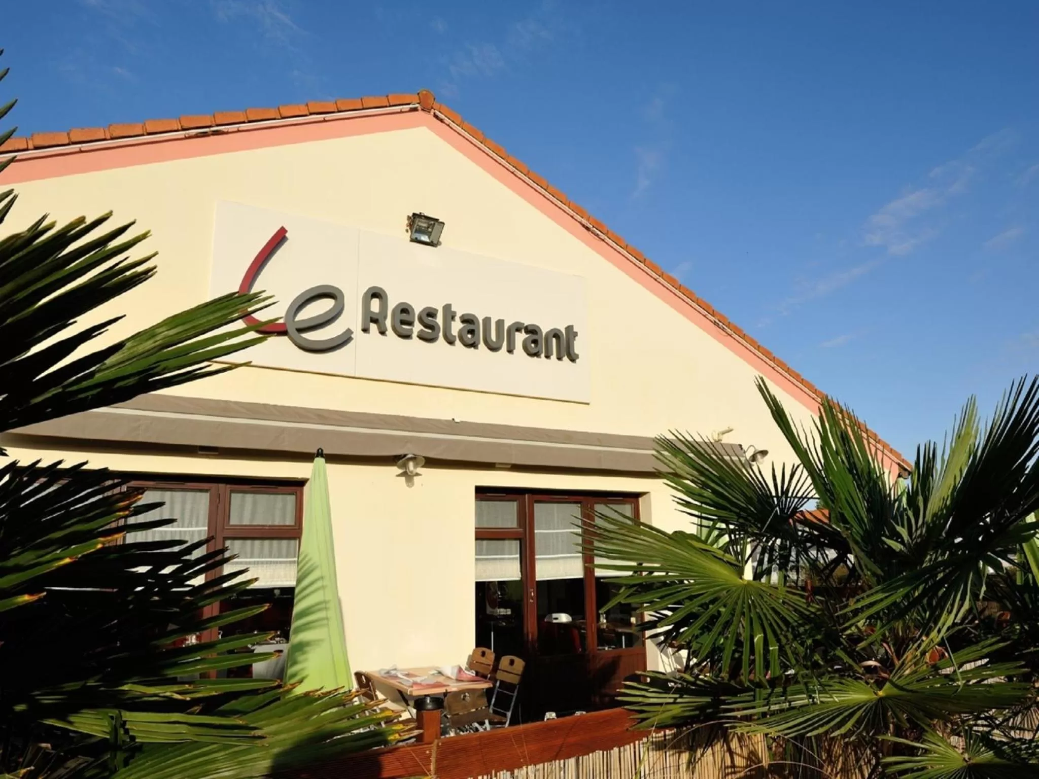 Facade/entrance in Campanile La Rochelle Nord - Puilboreau Chagnolet