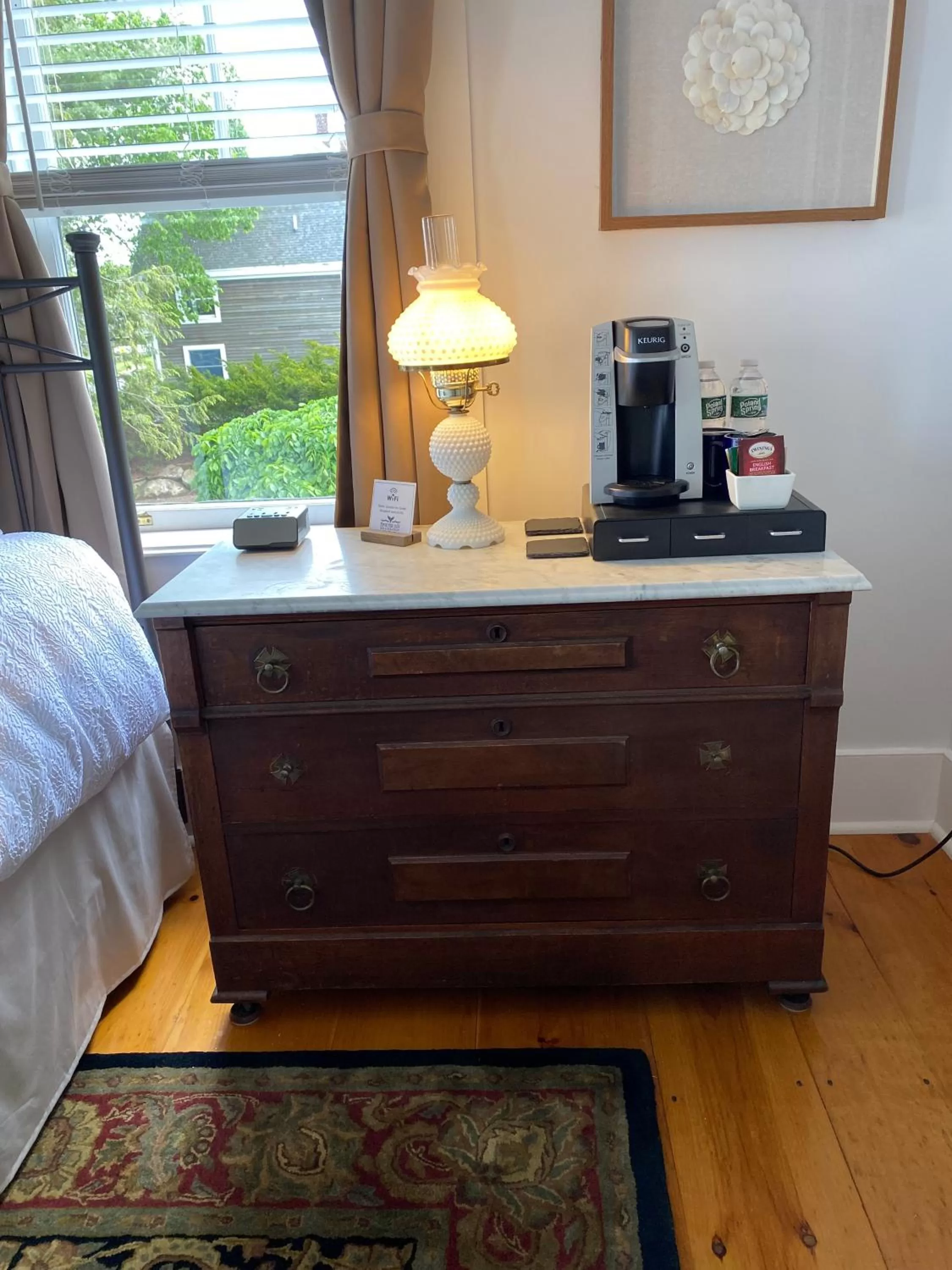 hair dresser, Bed in Spouter Inn Bed & Breakfast