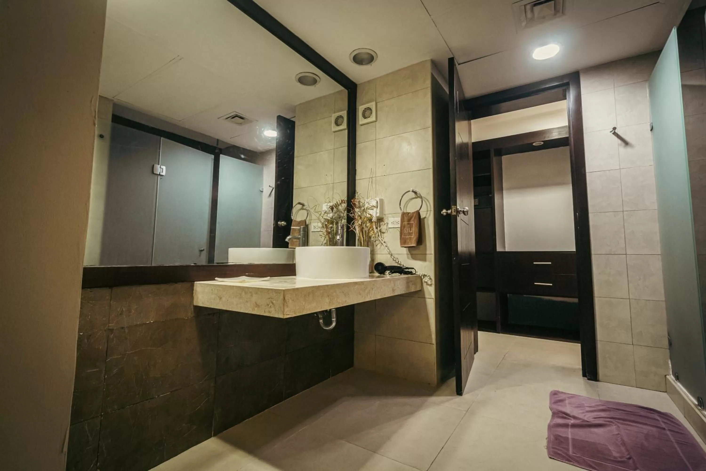 Bathroom in Aldea Thai