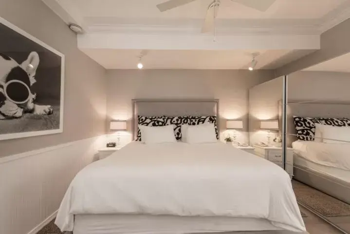 Room 7: King Room in Alexander's Gay Lesbian Guesthouse (Adult Only 21+) Room 7: King Room in Alexander's Gay Lesbian Guesthouse (Adult Only 21+)