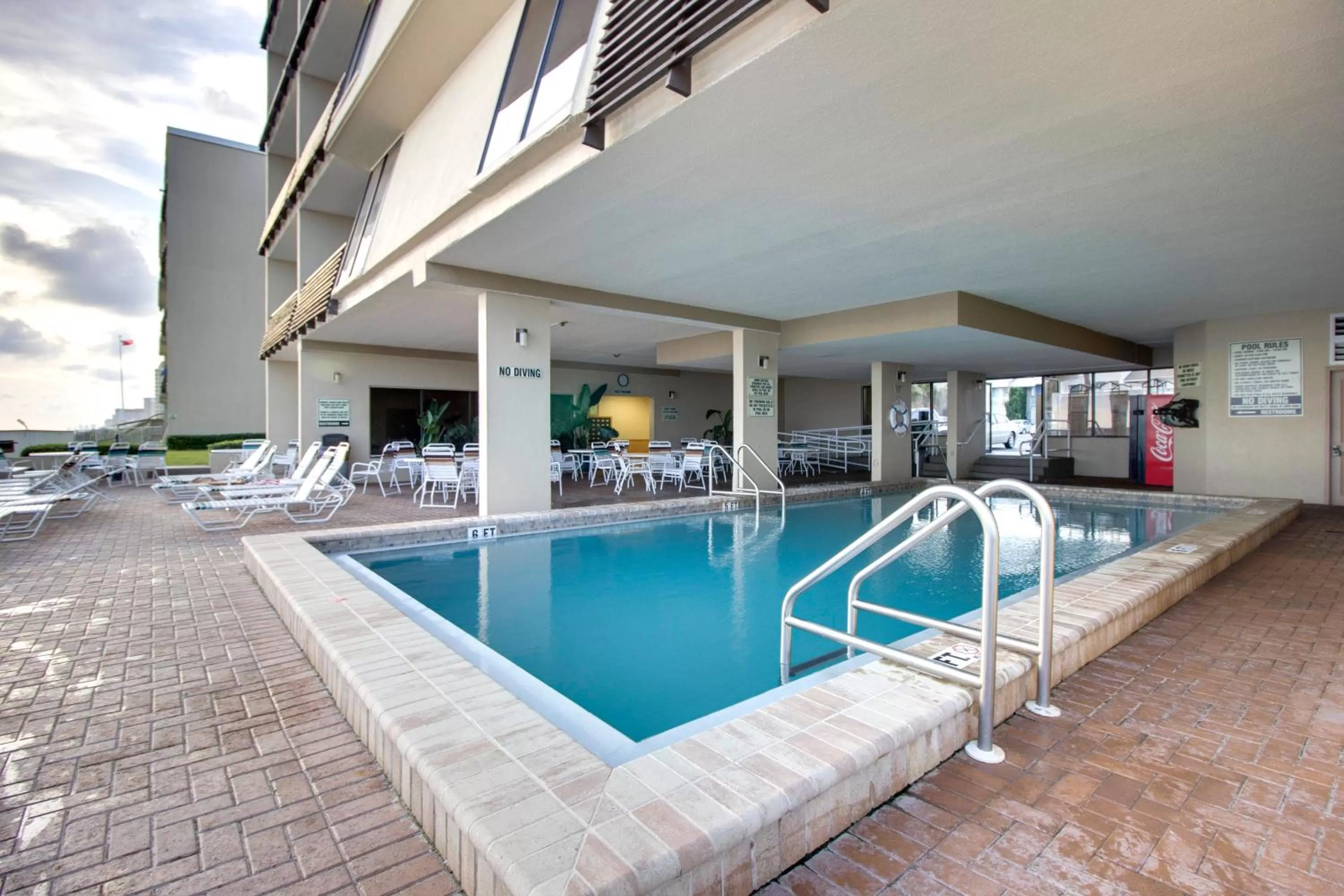 Swimming Pool in Gulf Gate 410