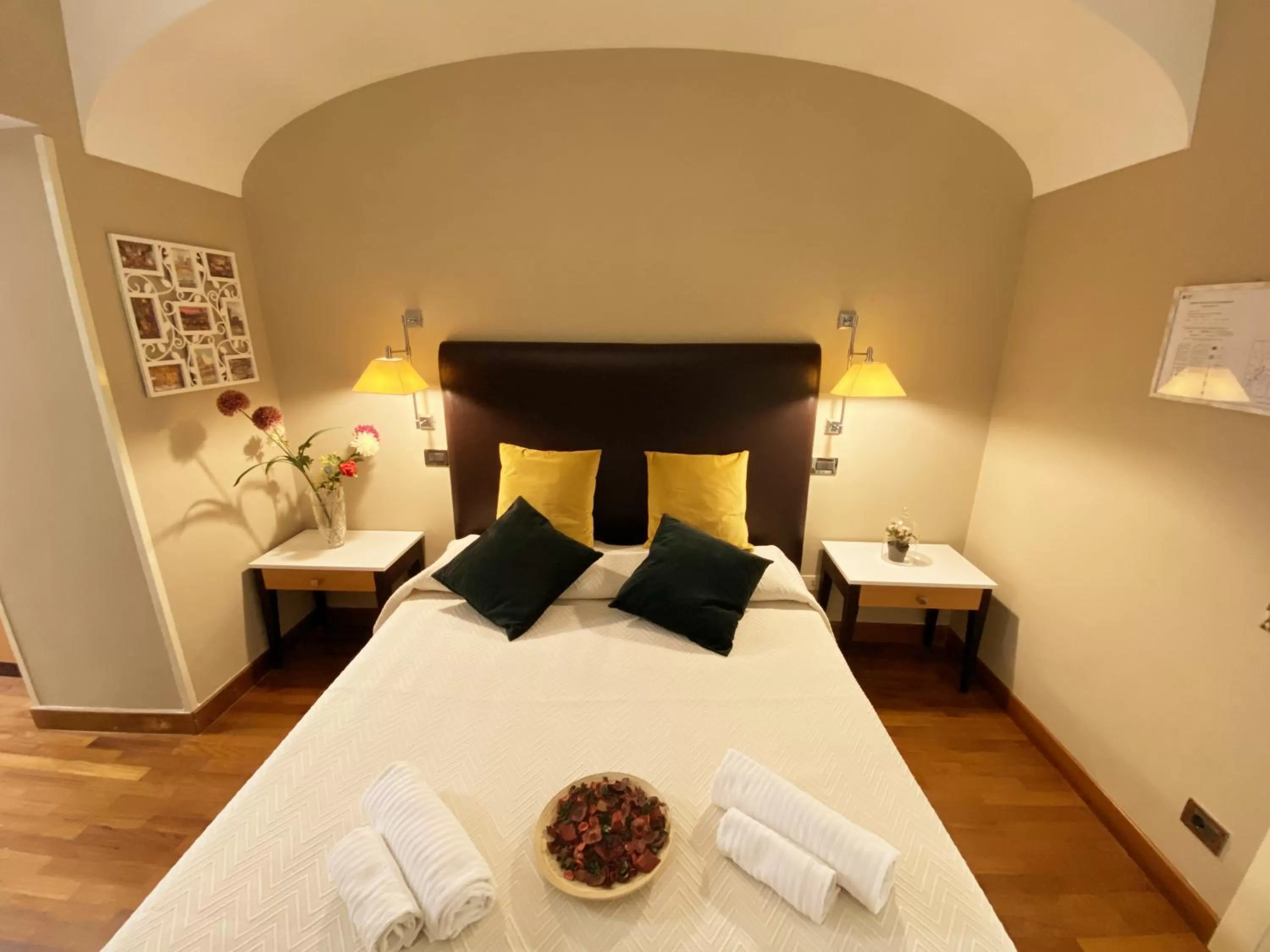 Photo of the whole room, Bed in Hotel Giolitti