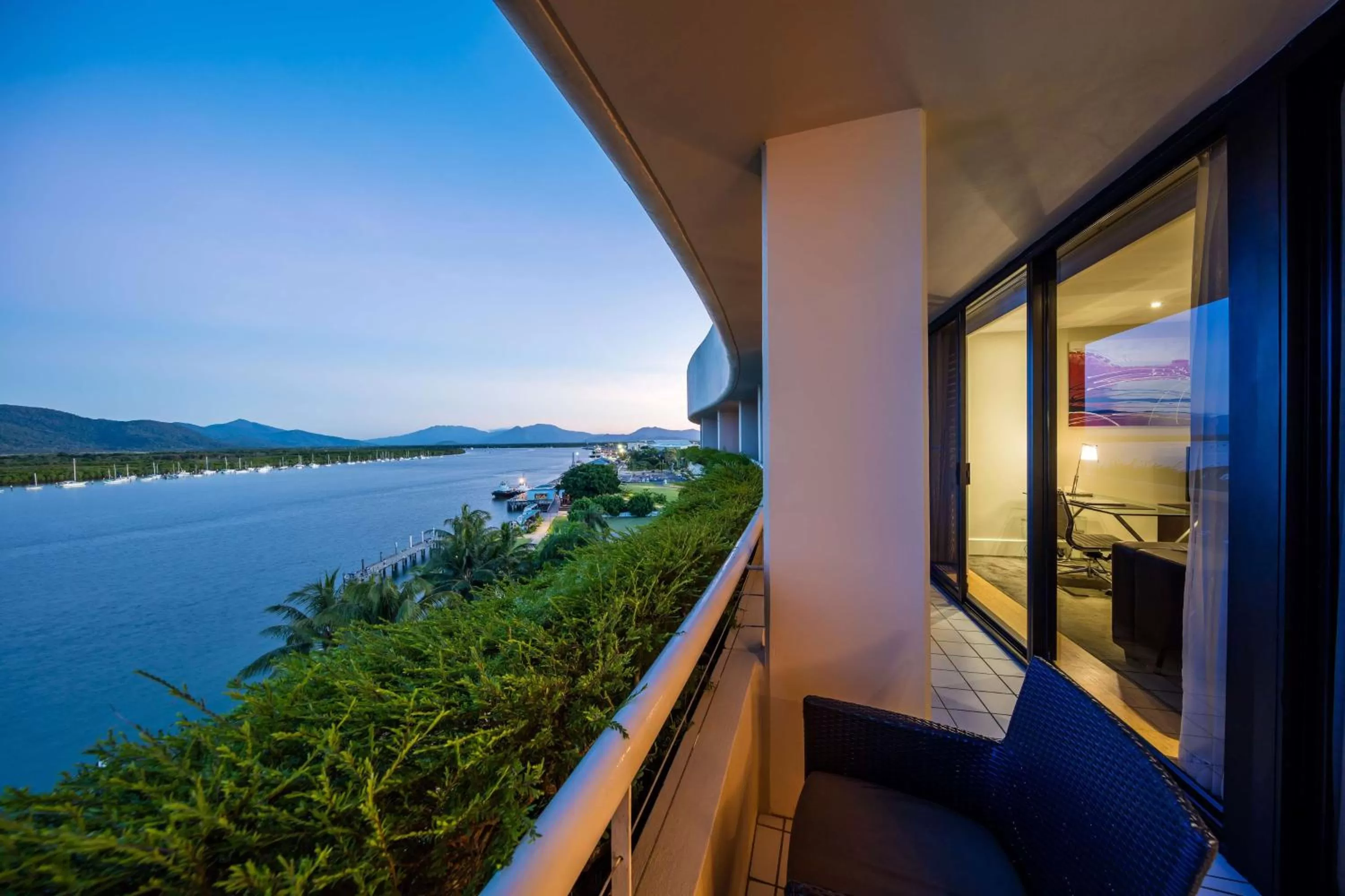 Bed in Hilton Cairns