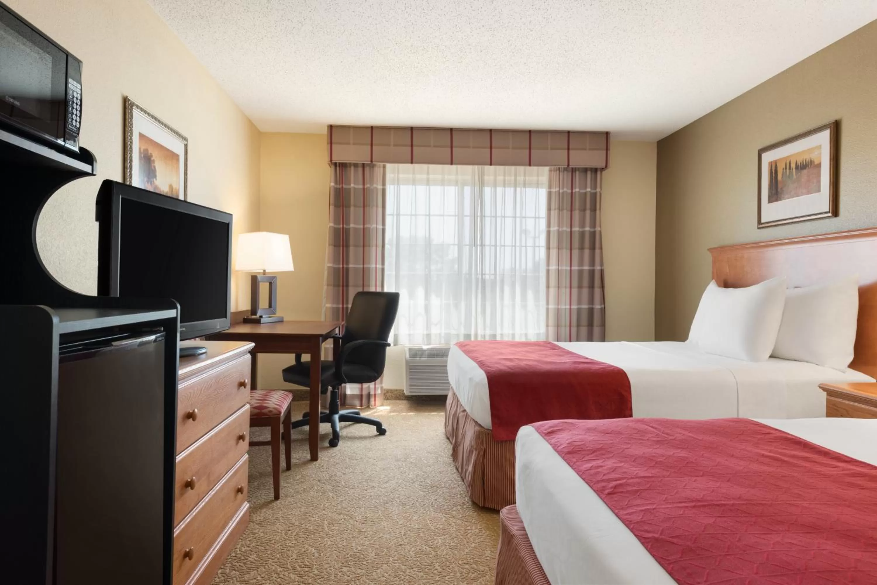 Photo of the whole room, Bed in Country Inn & Suites by Radisson, Davenport - Quad Cities