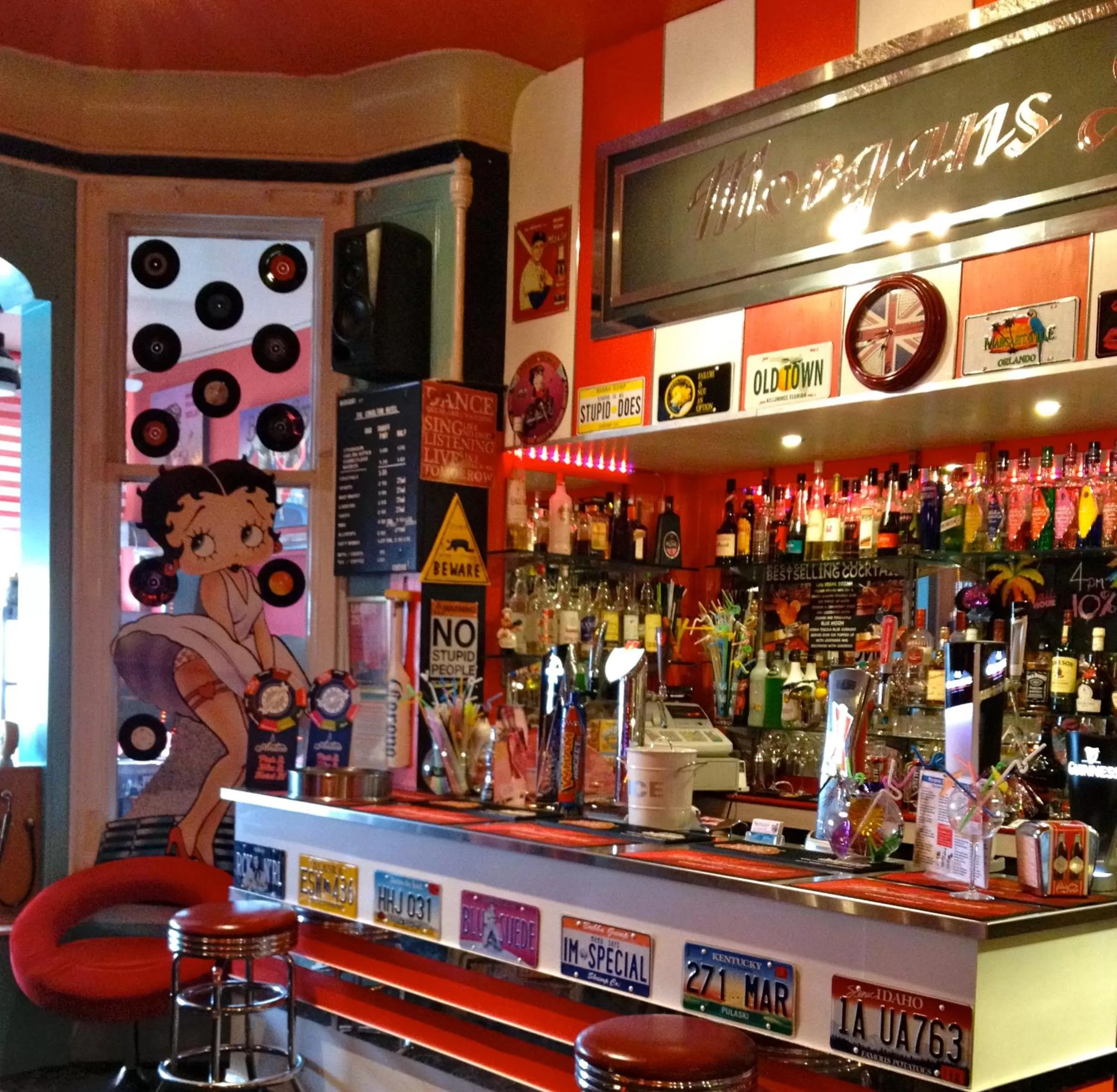 Lounge or bar in Charlton Aparthotel