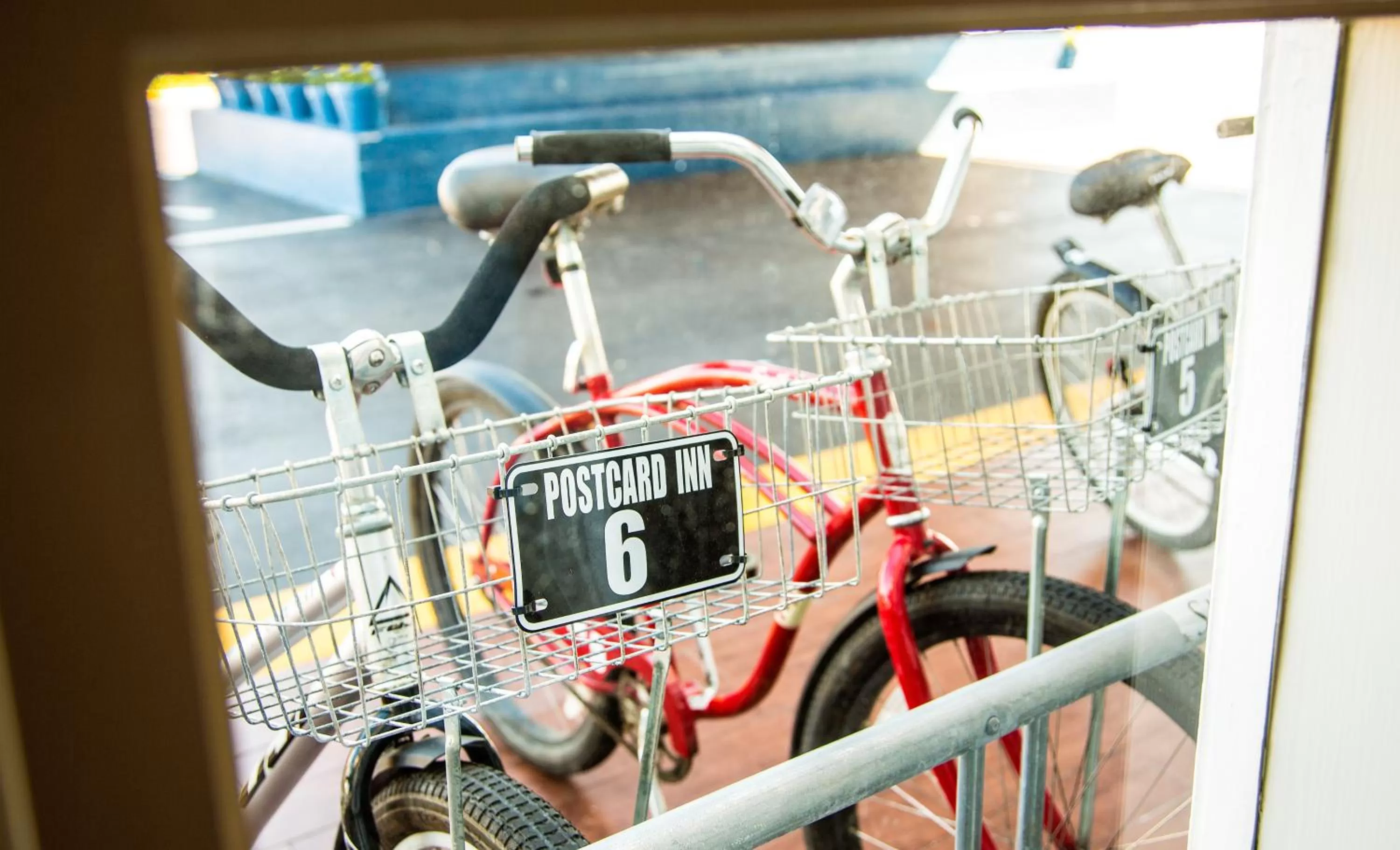 Entertainment in Postcard Inn On The Beach