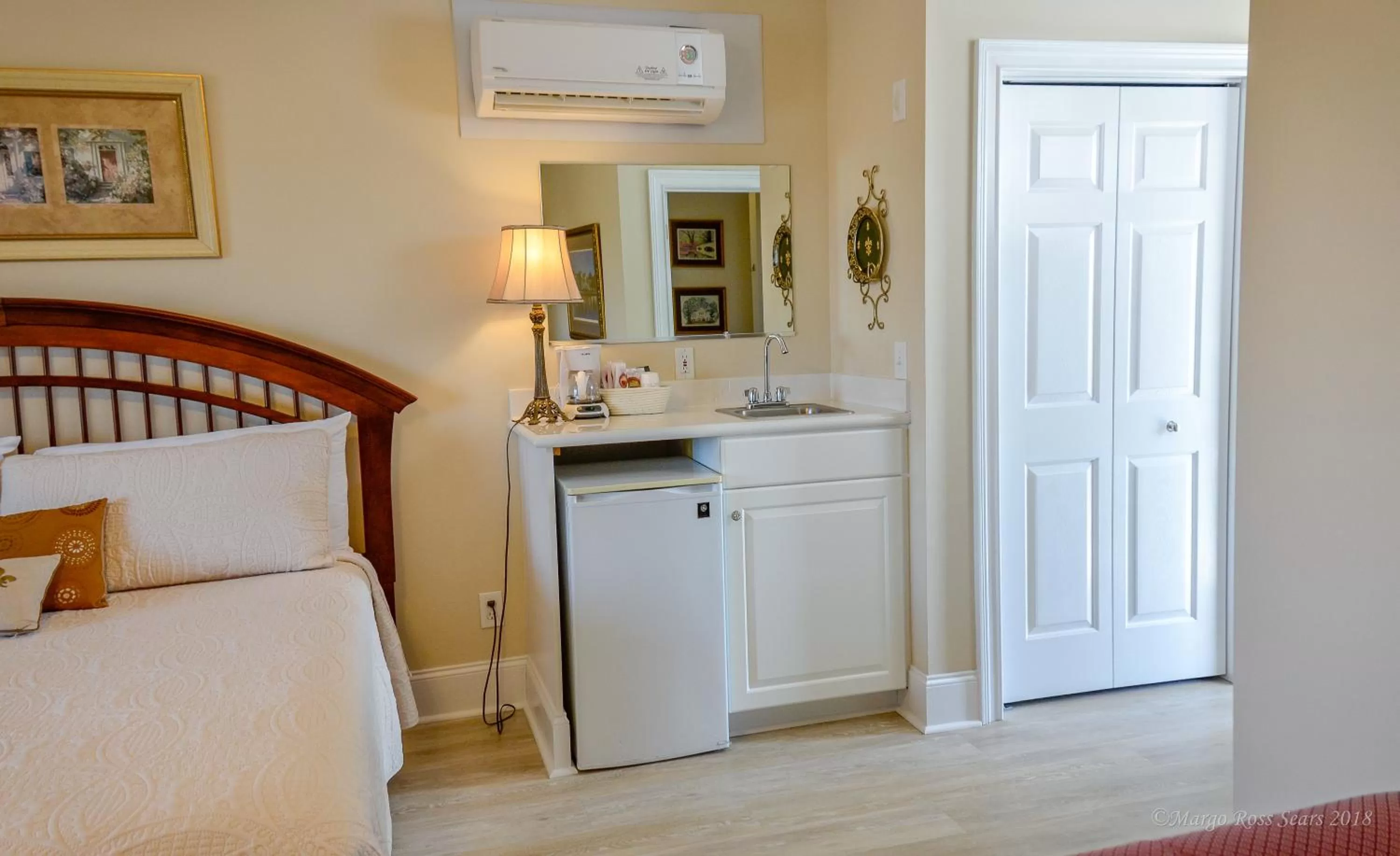 Bed in The Sunset Inn