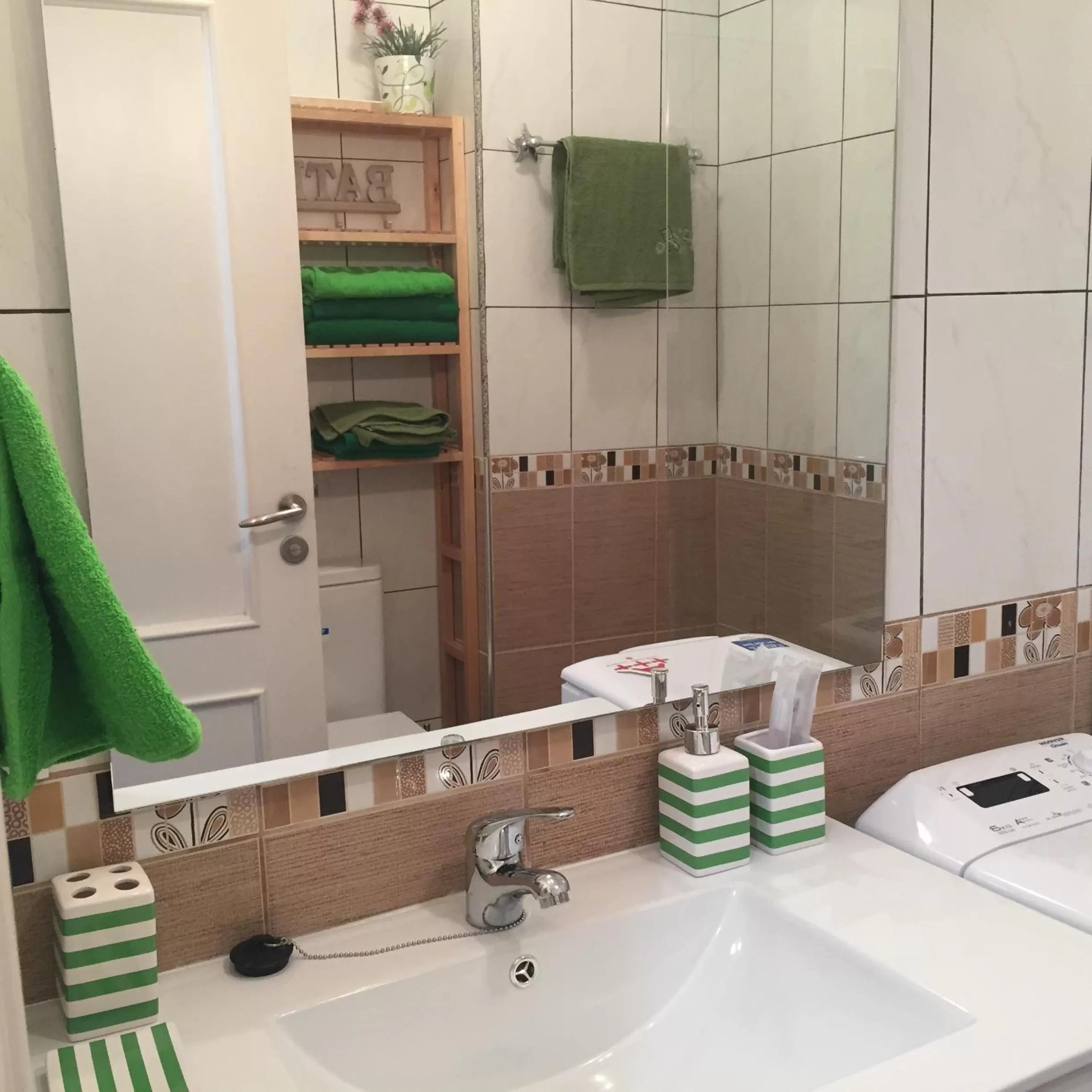 Shower in Yucca Park ApartHotel