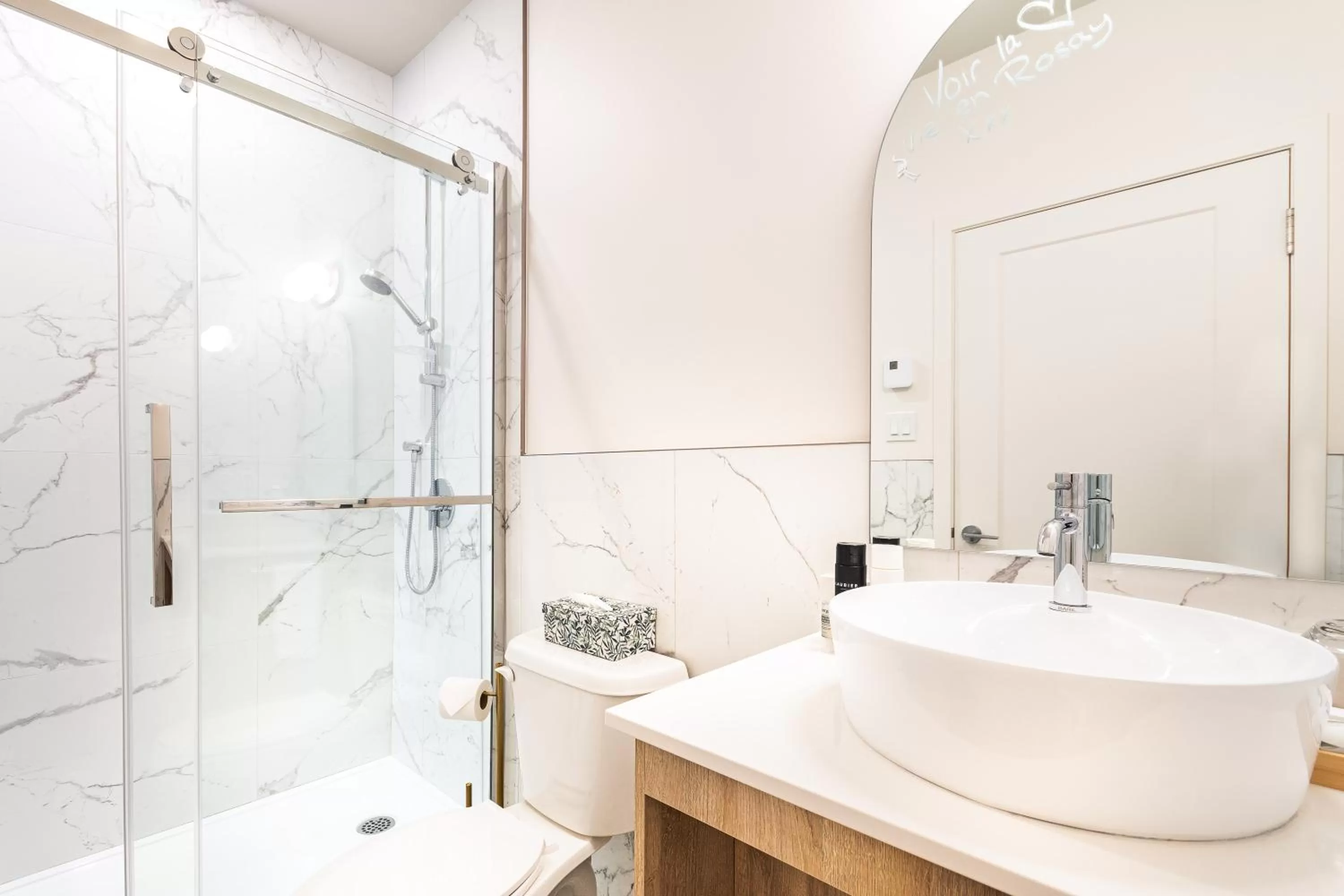 Bathroom in Hôtel le Rosay