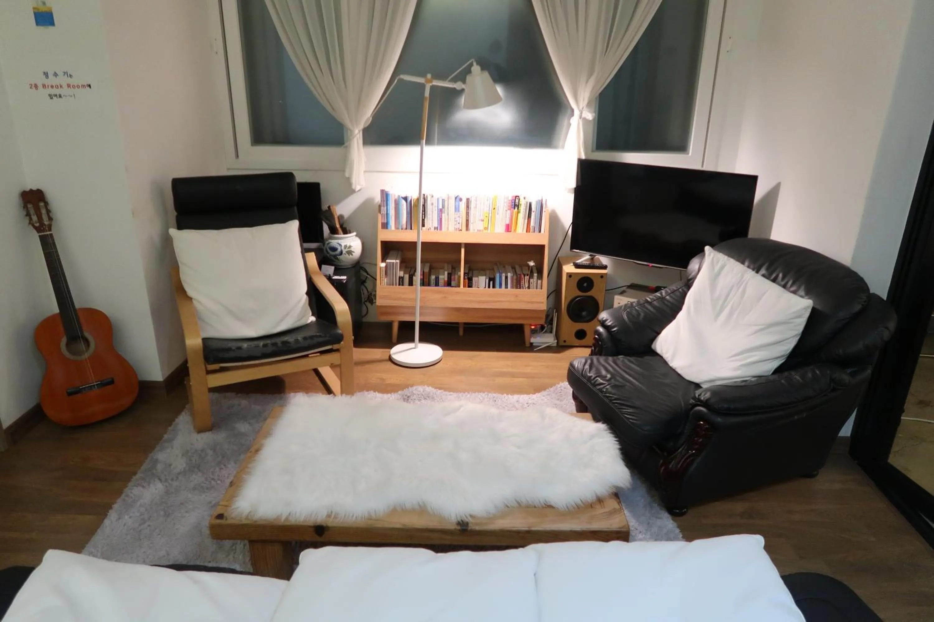 Living room, Bed in Andong Poong-gyung HOSTEL n LIBRARY