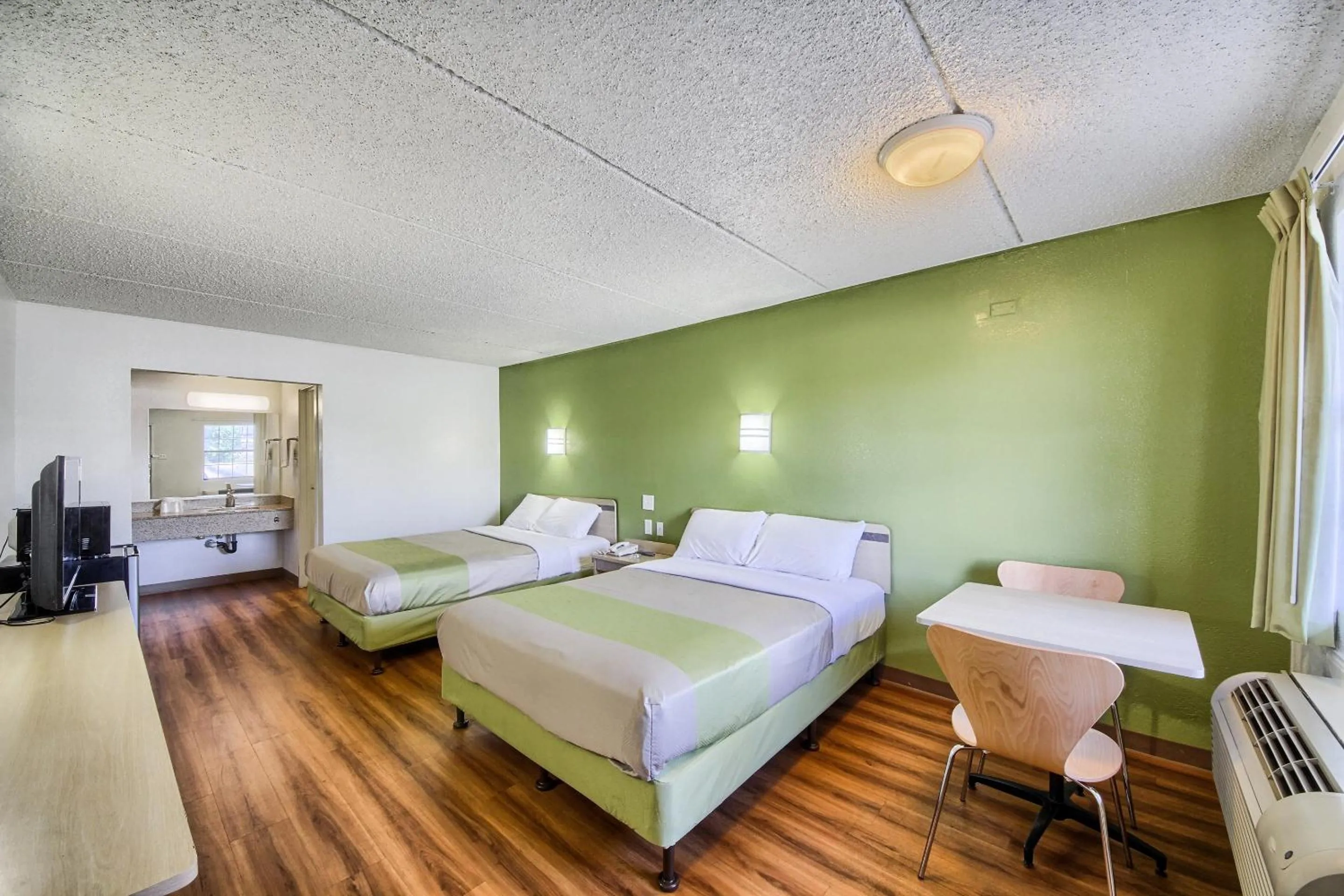 TV and multimedia, Bed in Motel 6-San Antonio, TX - Northwest Medical Center