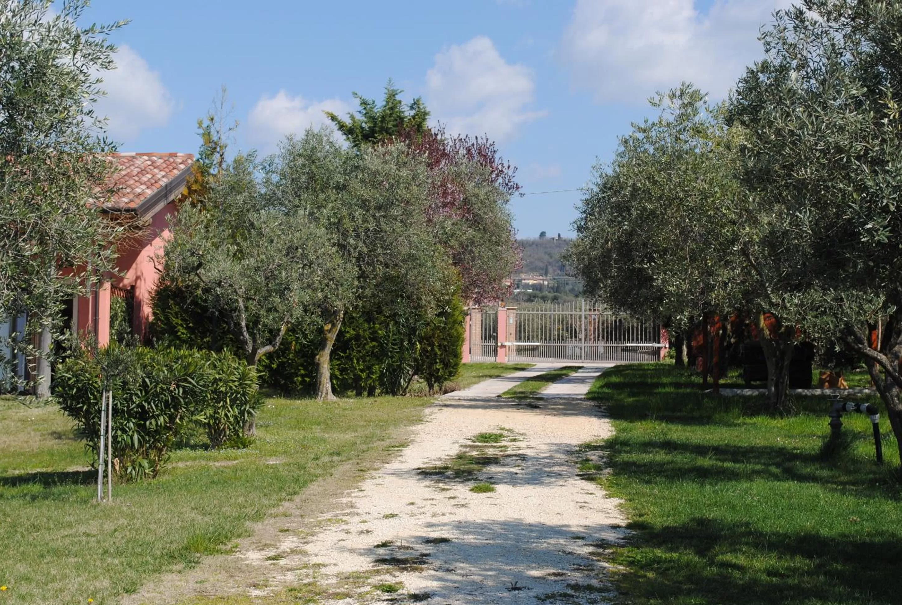 Facade/entrance in AGRITURISMO MELOGRANO D'ORO