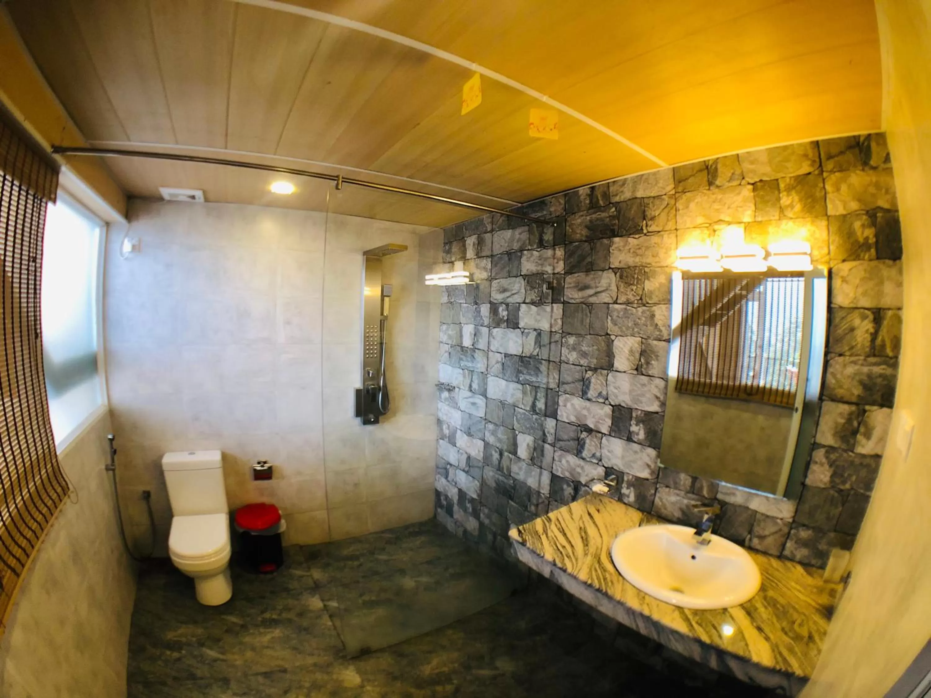 Bathroom in Pigeons Nest