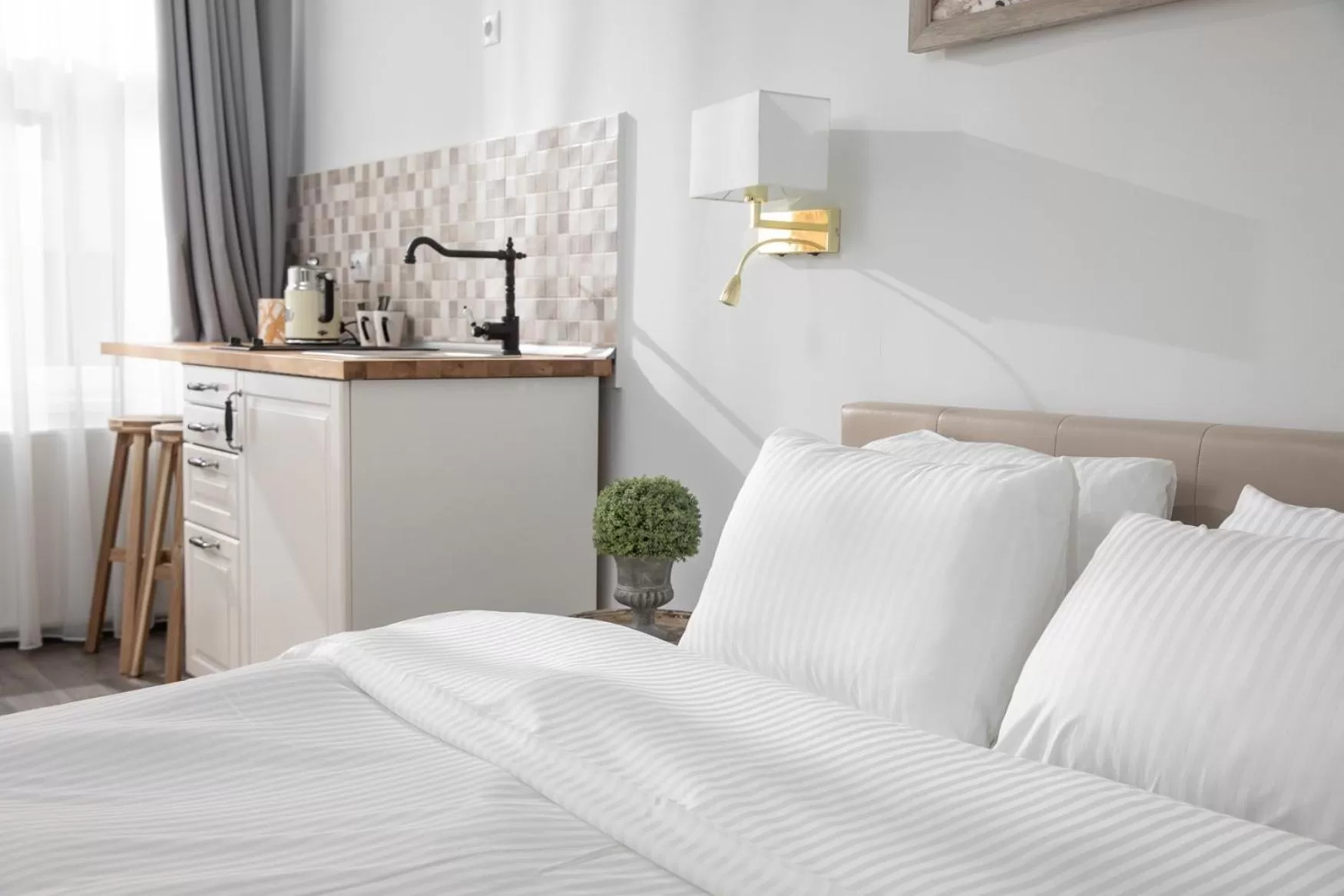 Bed in ALBERT RESIDENCE with PARKING