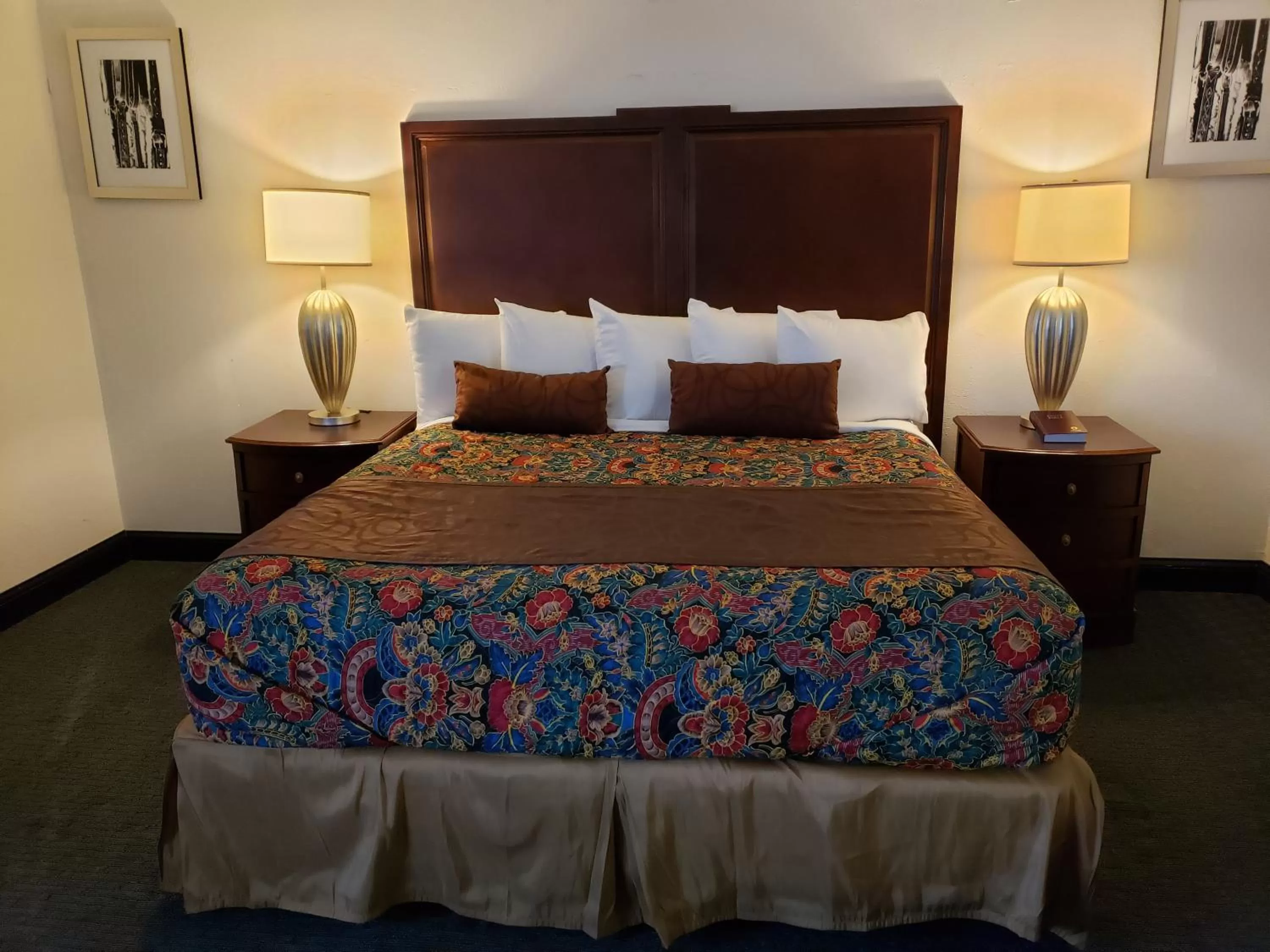 Bedroom in Travelodge by Wyndham Brooklyn Center