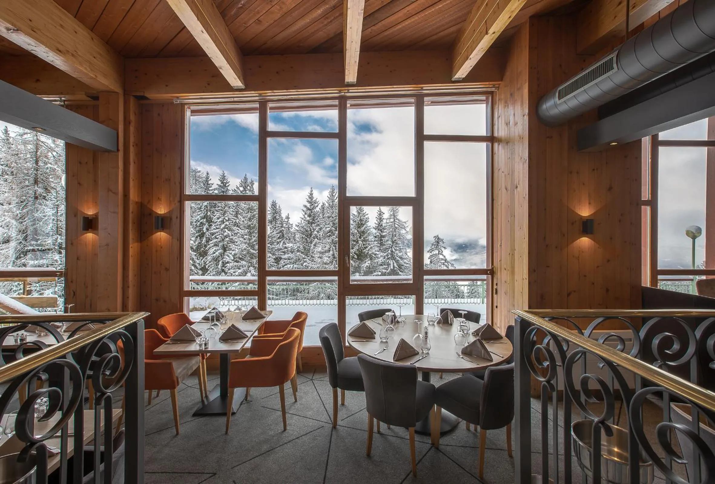 Restaurant/places to eat in Altezza - Arc 1800 Hotel & Spa - ex Mercure