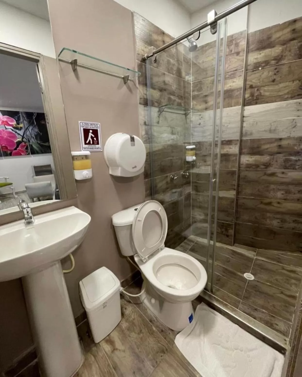 Bathroom in Bahia 79 Apartasuites Cerca al Centro