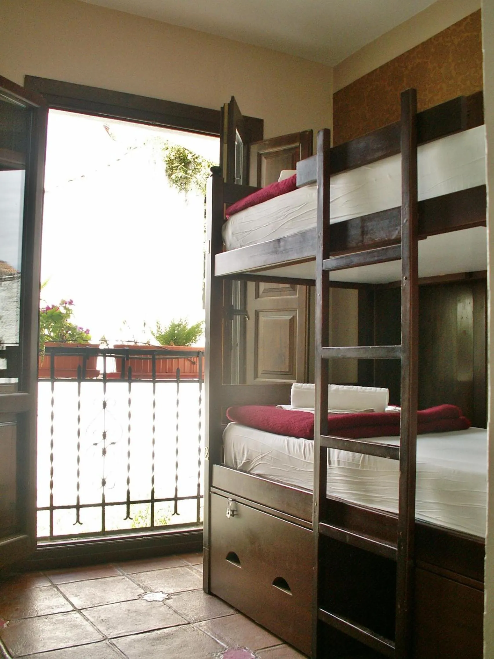 bunk bed, Bed in Oasis Backpackers' Hostel Granada