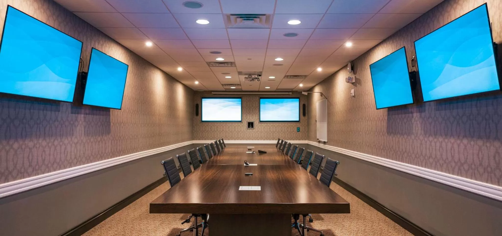 Meeting/conference room in Holiday Inn & Suites Philadelphia W - Drexel Hill by IHG